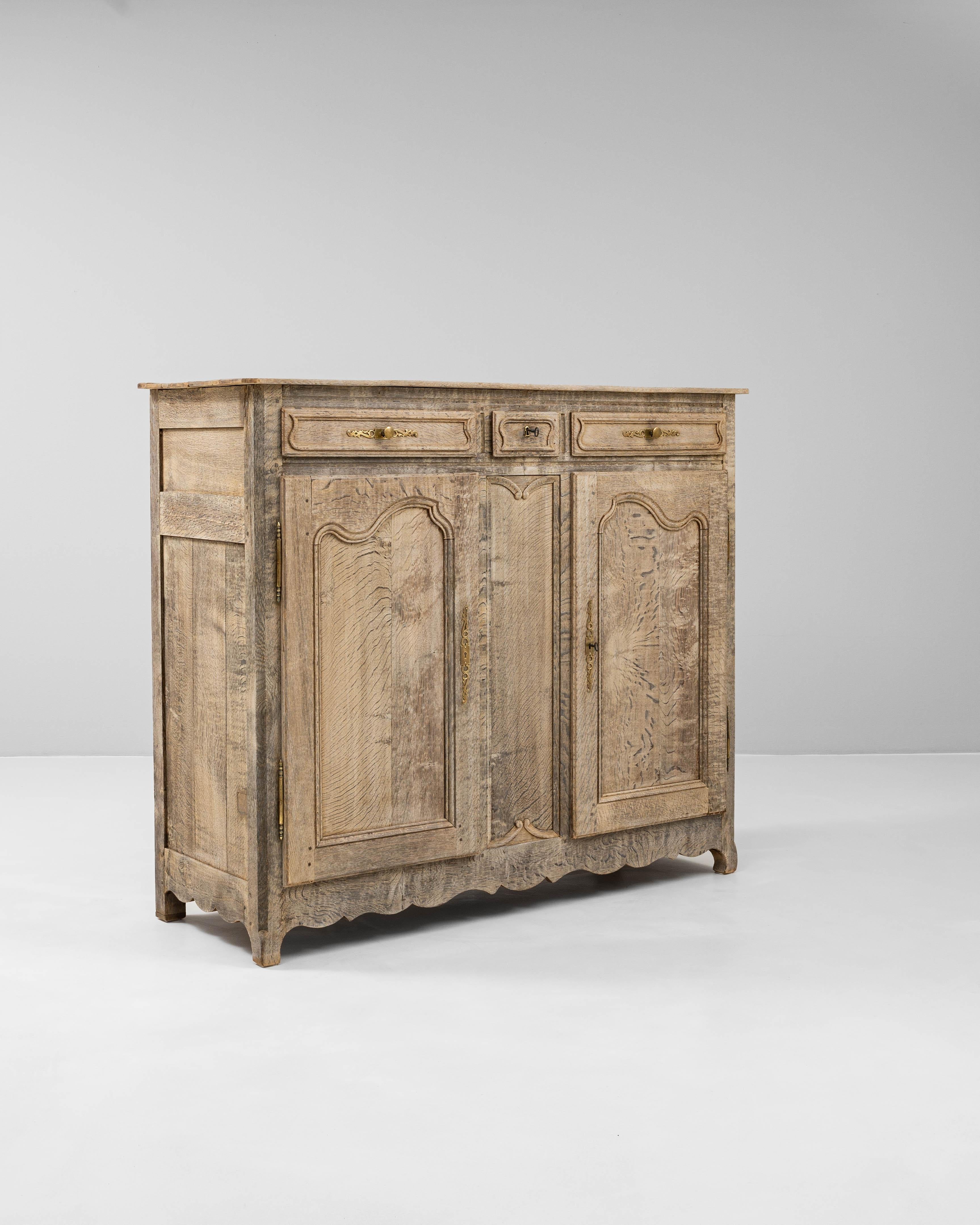 XIX secolo 19th Century French Oak Buffet in vendita