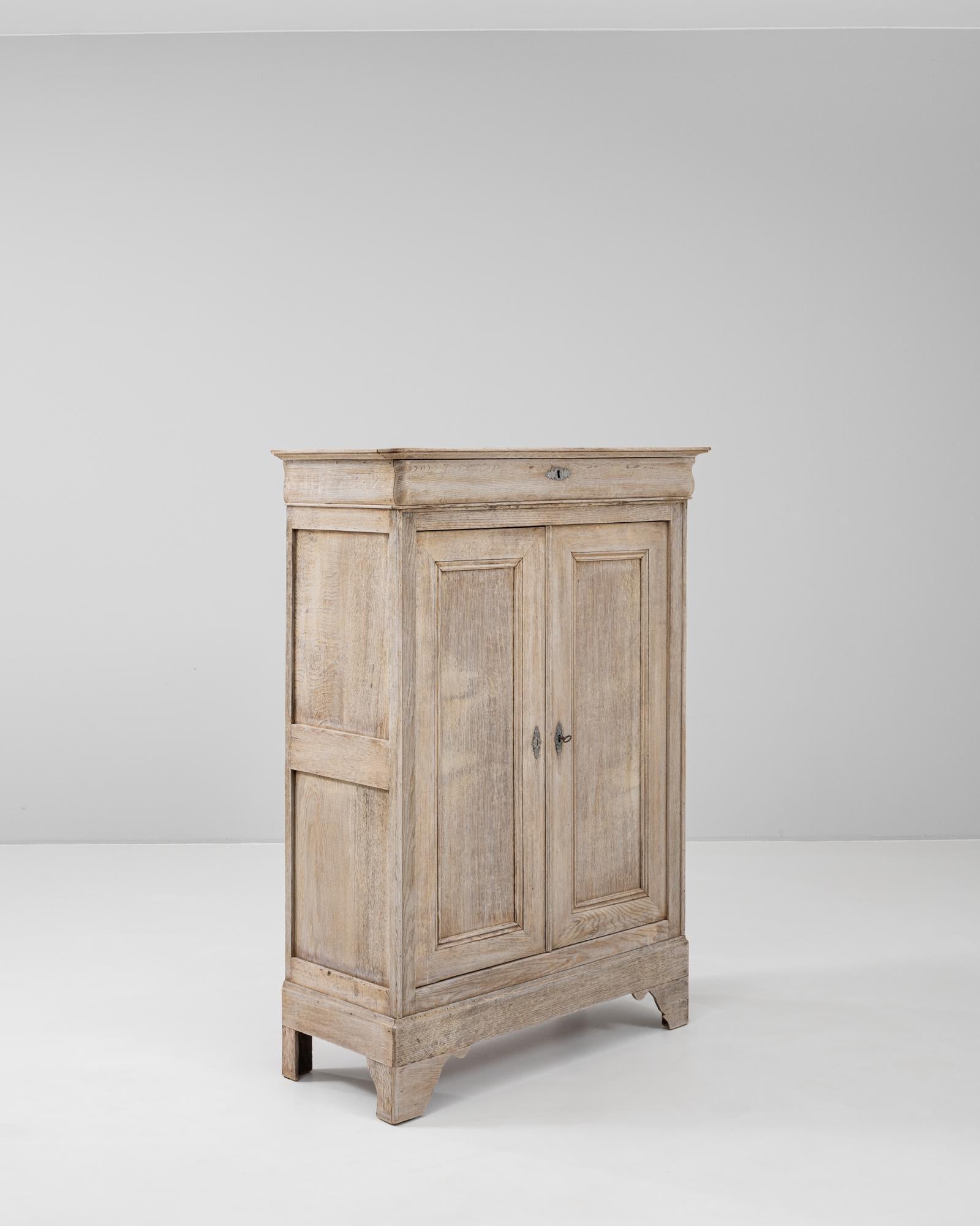 XIX secolo 19th Century French Oak Buffet in vendita