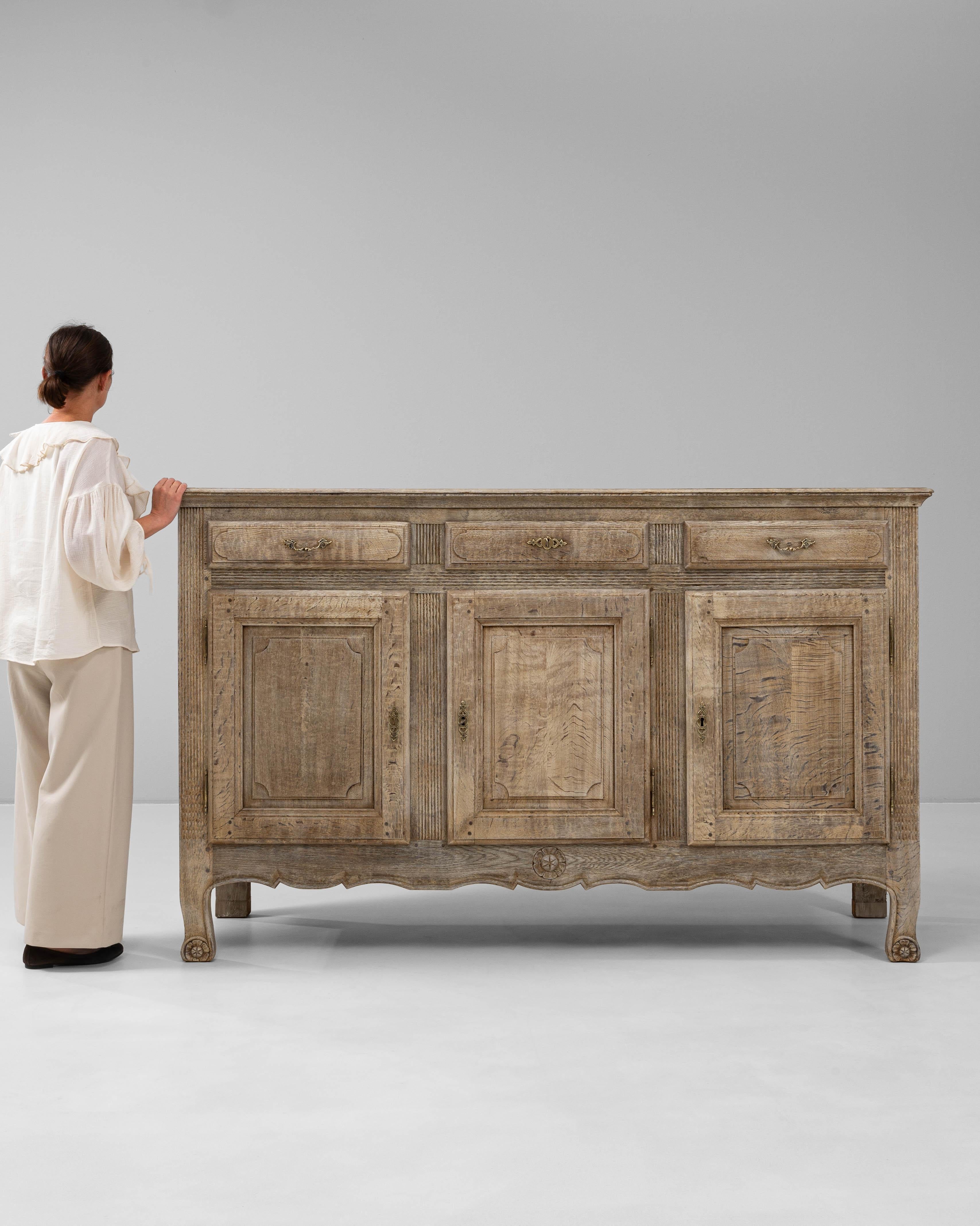XIX secolo 19th Century French Oak Buffet in vendita