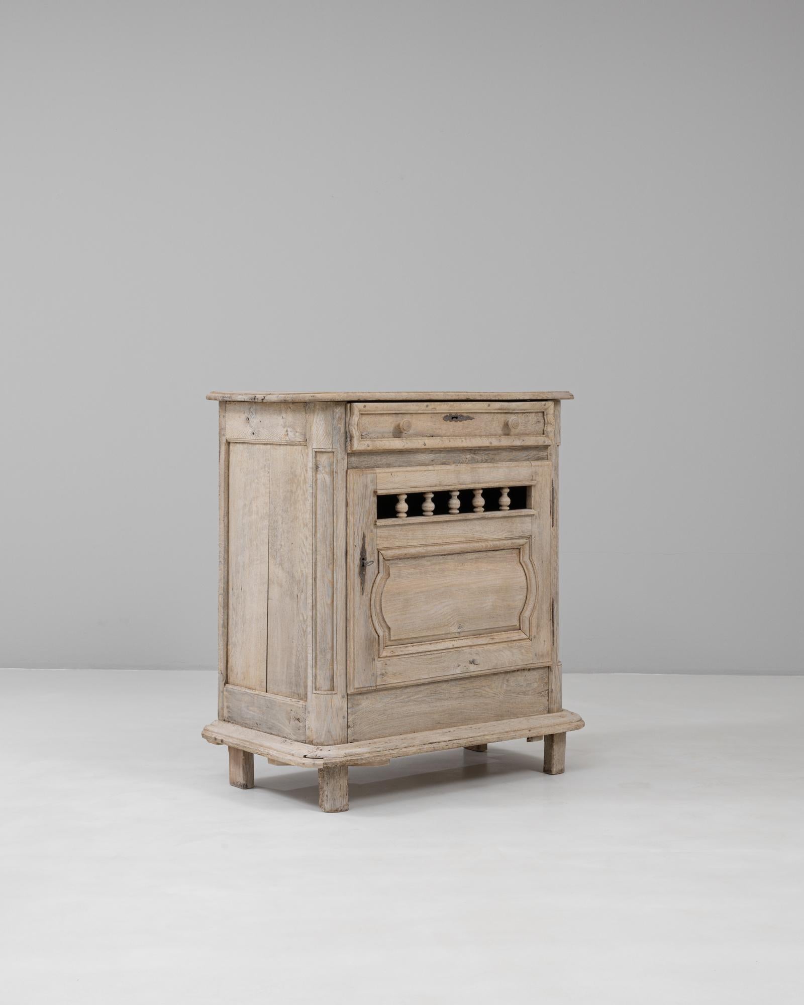 Französisches Eichenbuffet aus dem 19. (Eichenholz) im Angebot