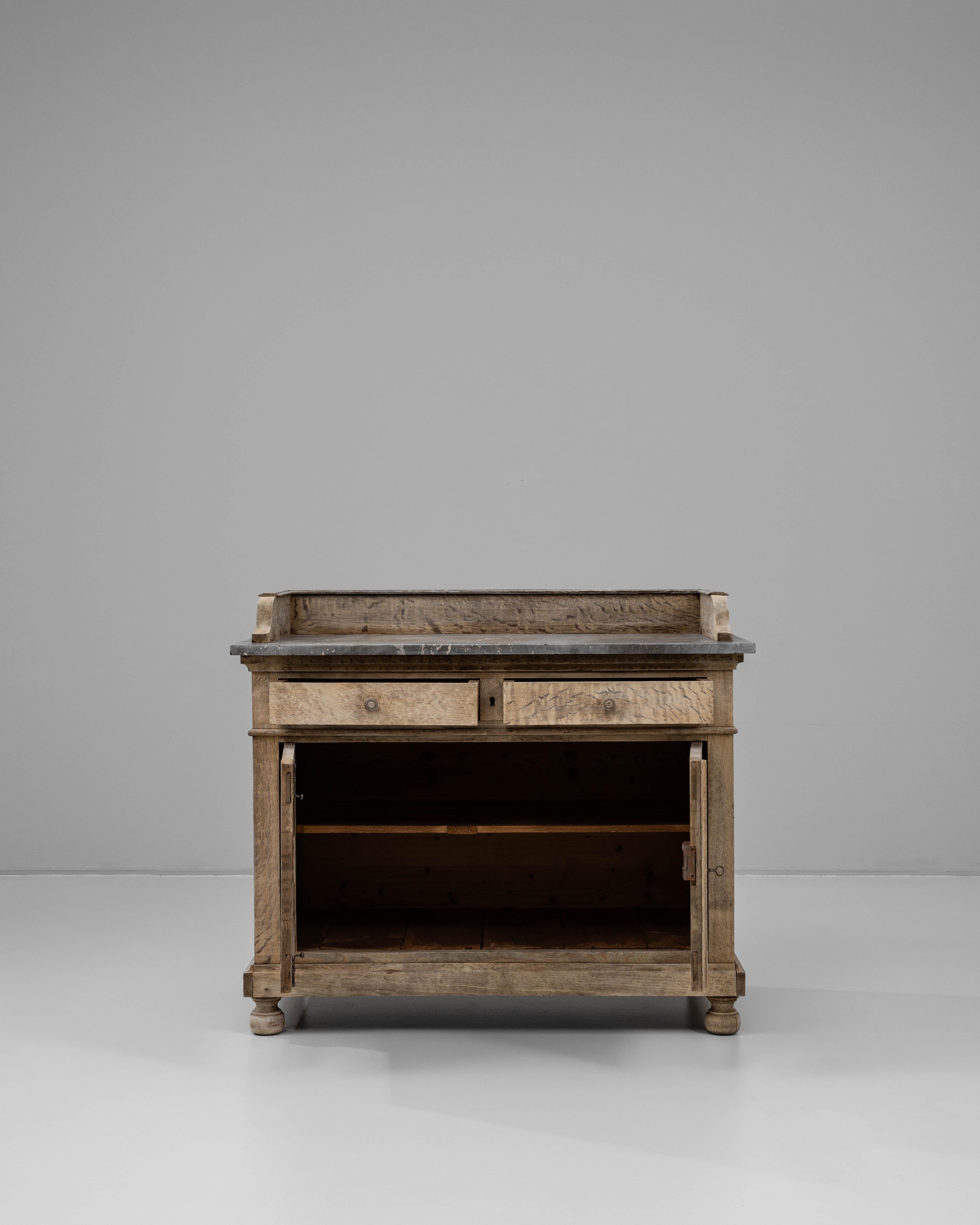 Buffet francese del XIX secolo in Oak con piano in marmo In condizioni buone in vendita a High Point, NC