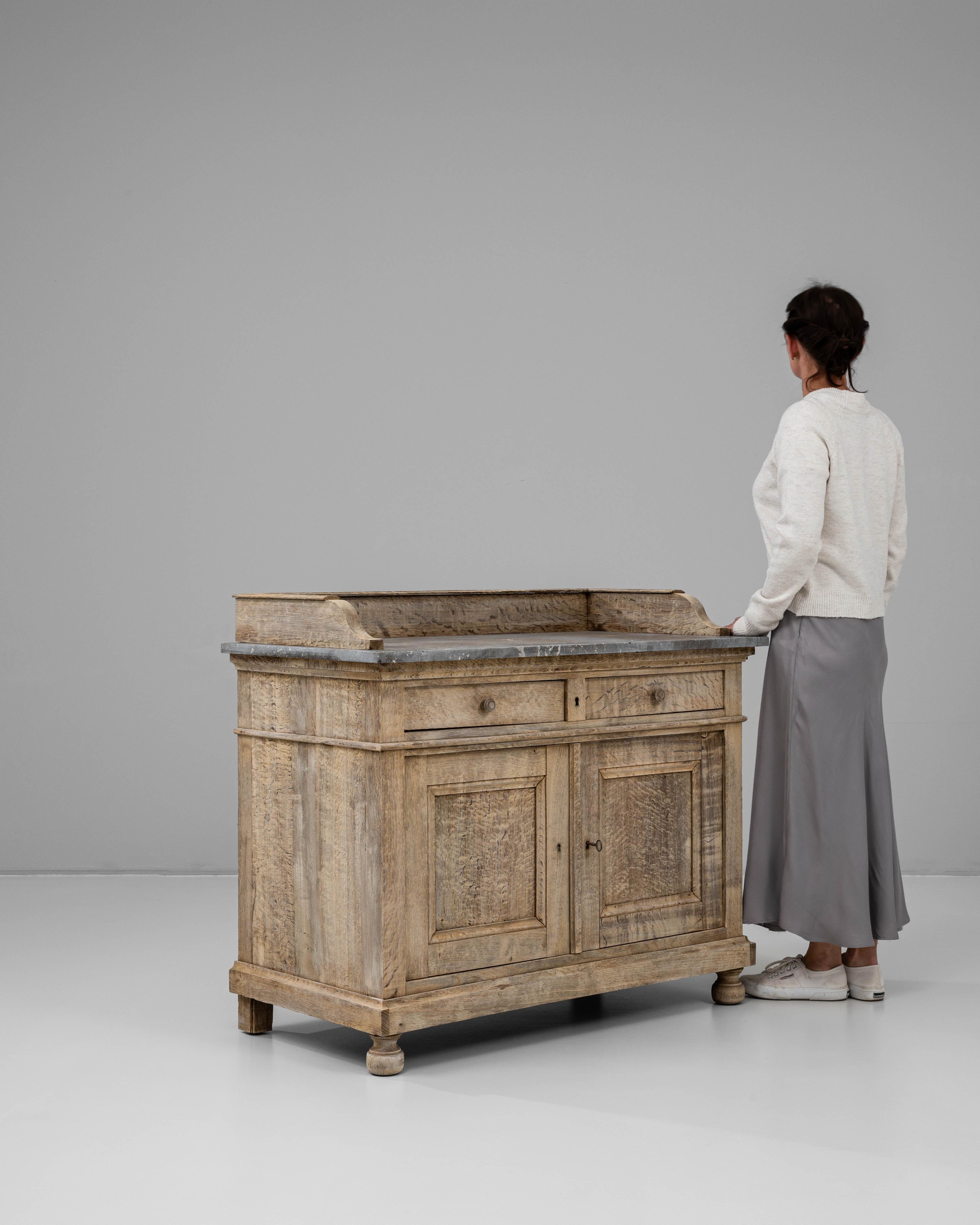 Buffet francese del XIX secolo in Oak con piano in marmo in vendita 4