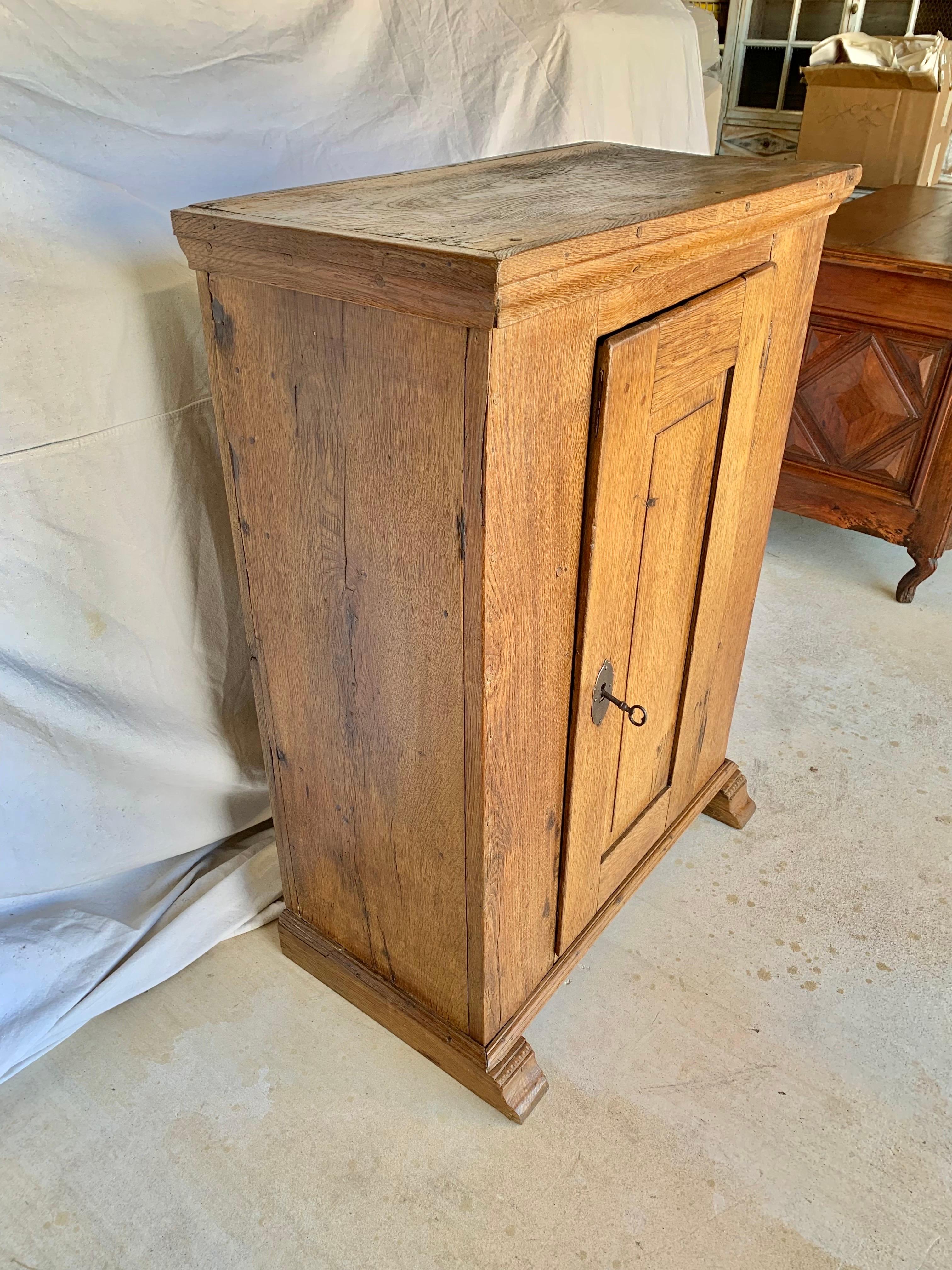 Francese Cabinet de Confiture francese del XIX secolo in Oak in vendita
