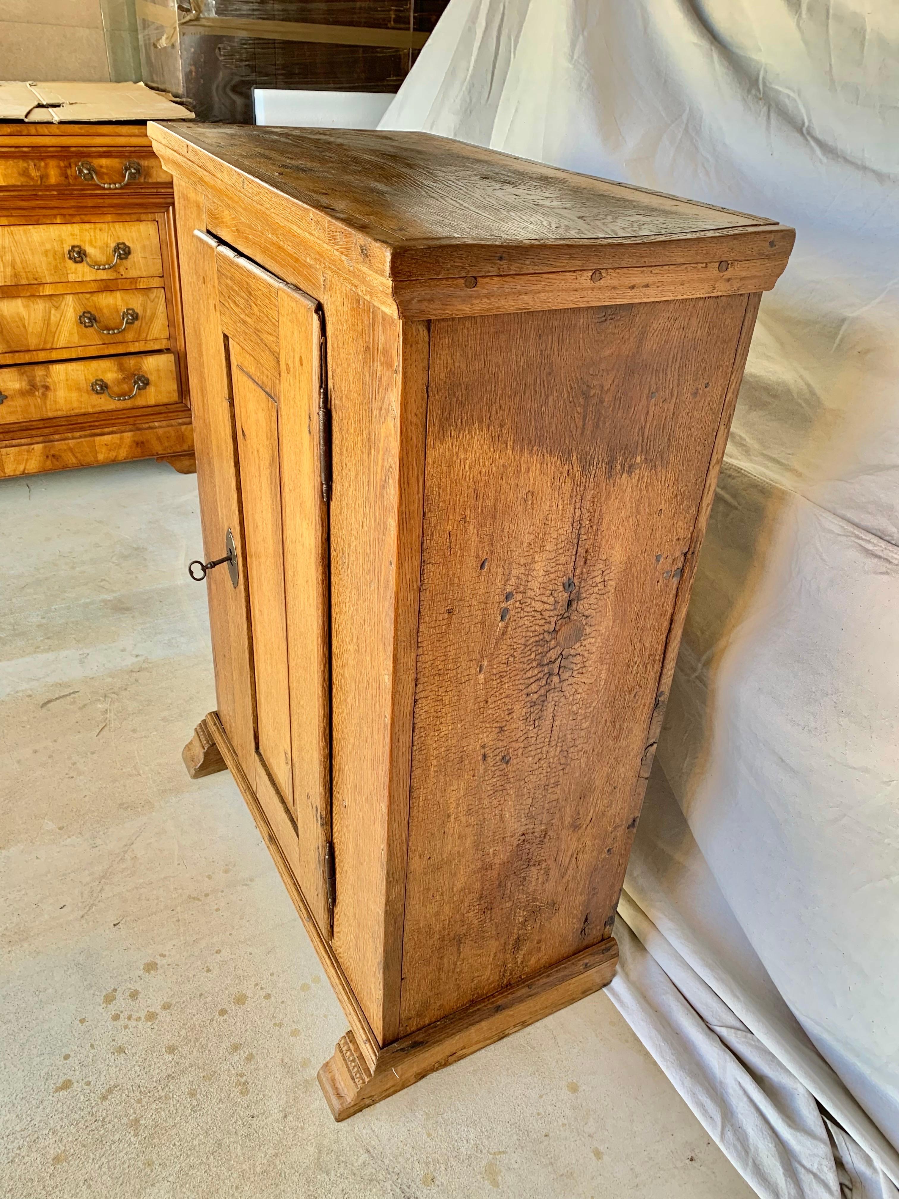 Cabinet de Confiture francese del XIX secolo in Oak In condizioni buone in vendita a Burton, TX