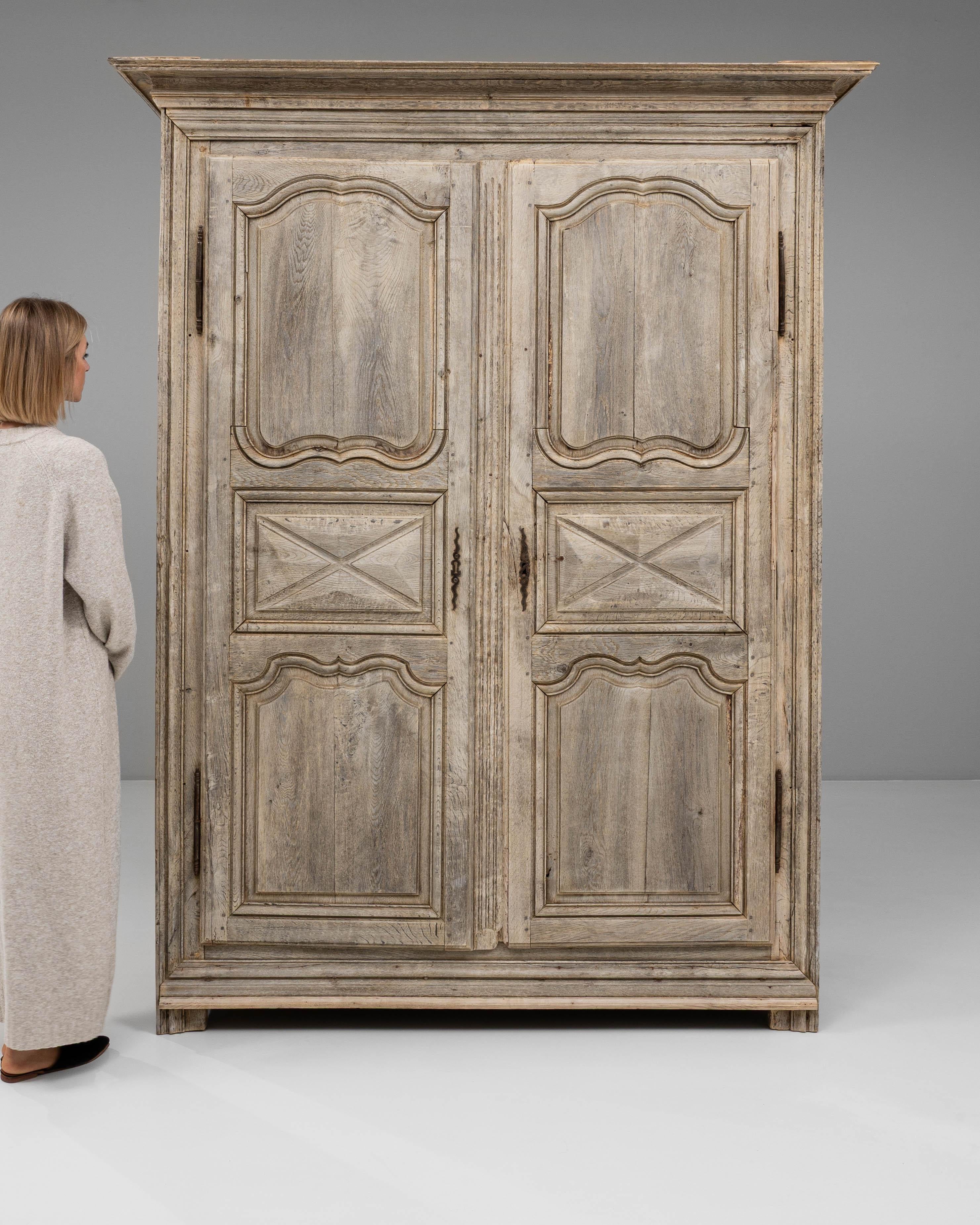 Armadio francese del XIX secolo in Oak In condizioni buone in vendita a High Point, NC