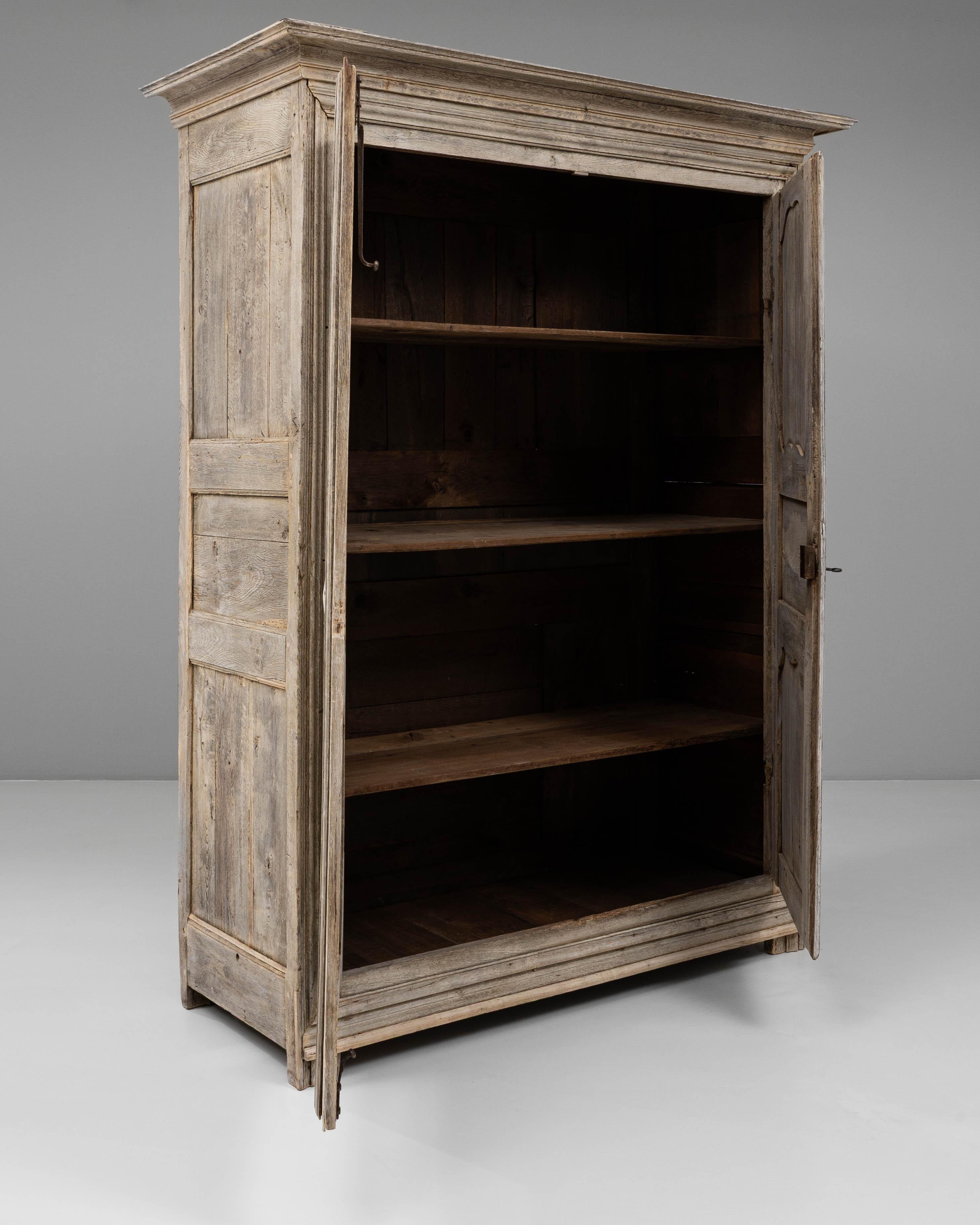 Armadio francese del XIX secolo in Oak in vendita 1
