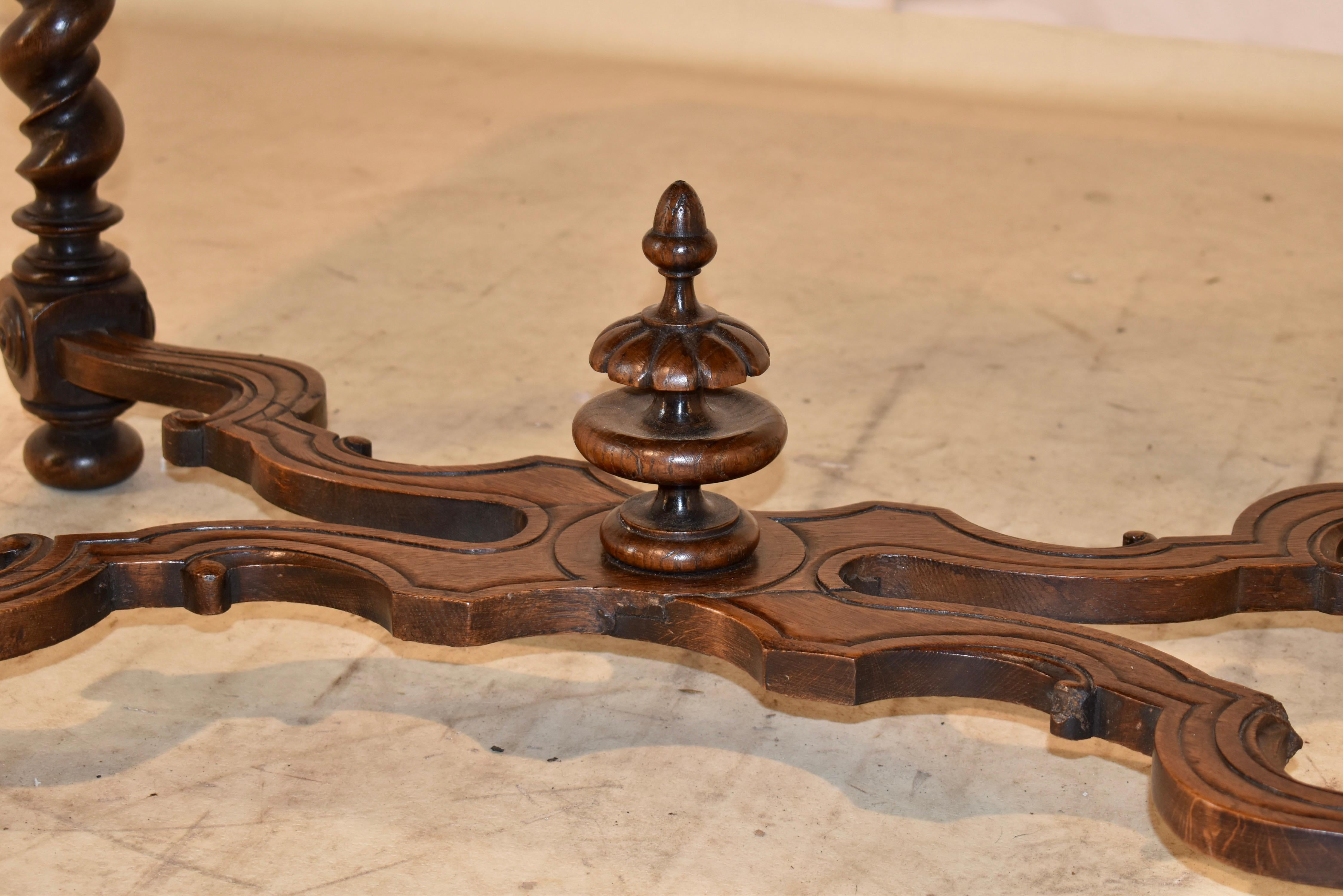 Table sculptée en Oak Oak français du 19ème siècle en vente 2