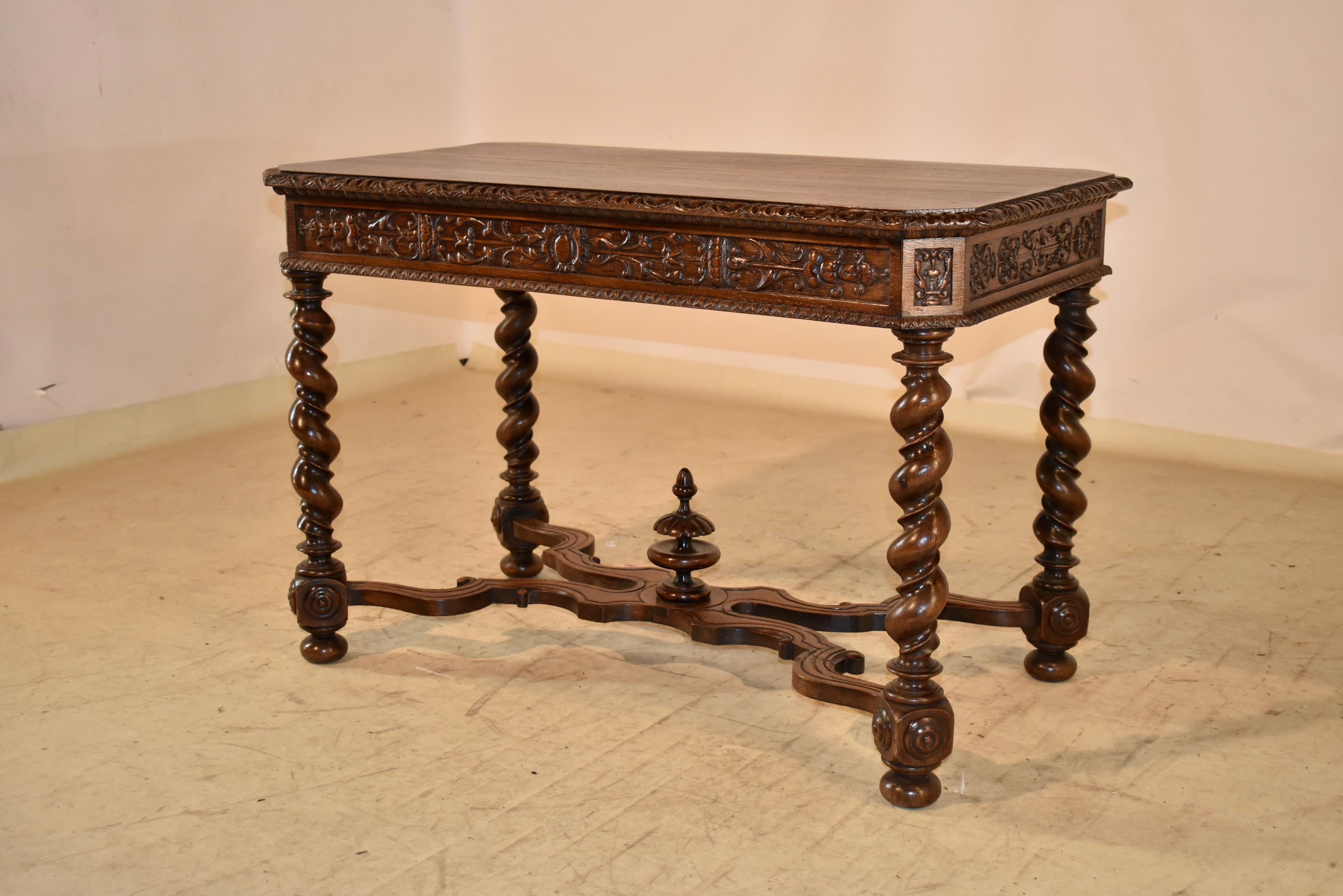 Table sculptée en Oak Oak français du 19ème siècle en vente 3