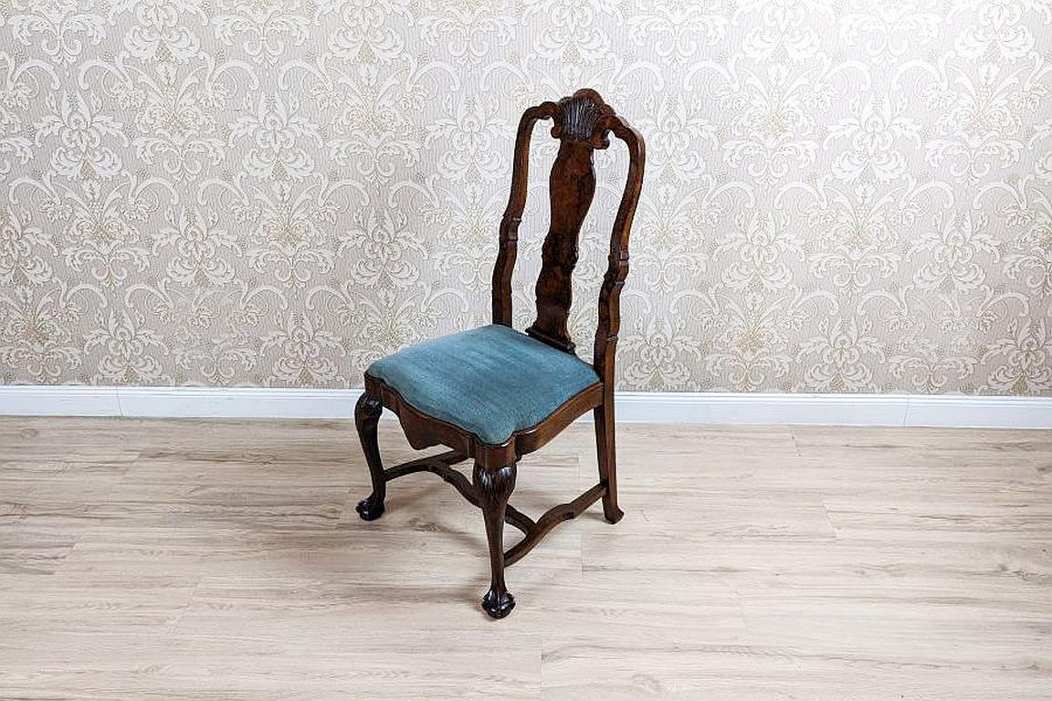 19th-Century French Oak Chair with Grey Upholstery

We present you this French chair, stylized as Chippendale, from the late 19th century. The whole piece is made of oak wood. The front legs are bent. The middle backrest slat is smooth, with