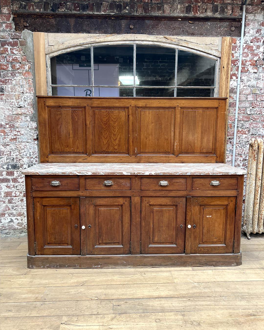 Credenza Château in Oak francese del XIX secolo con piano in marmo In condizioni buone in vendita a TOURCOING, FR