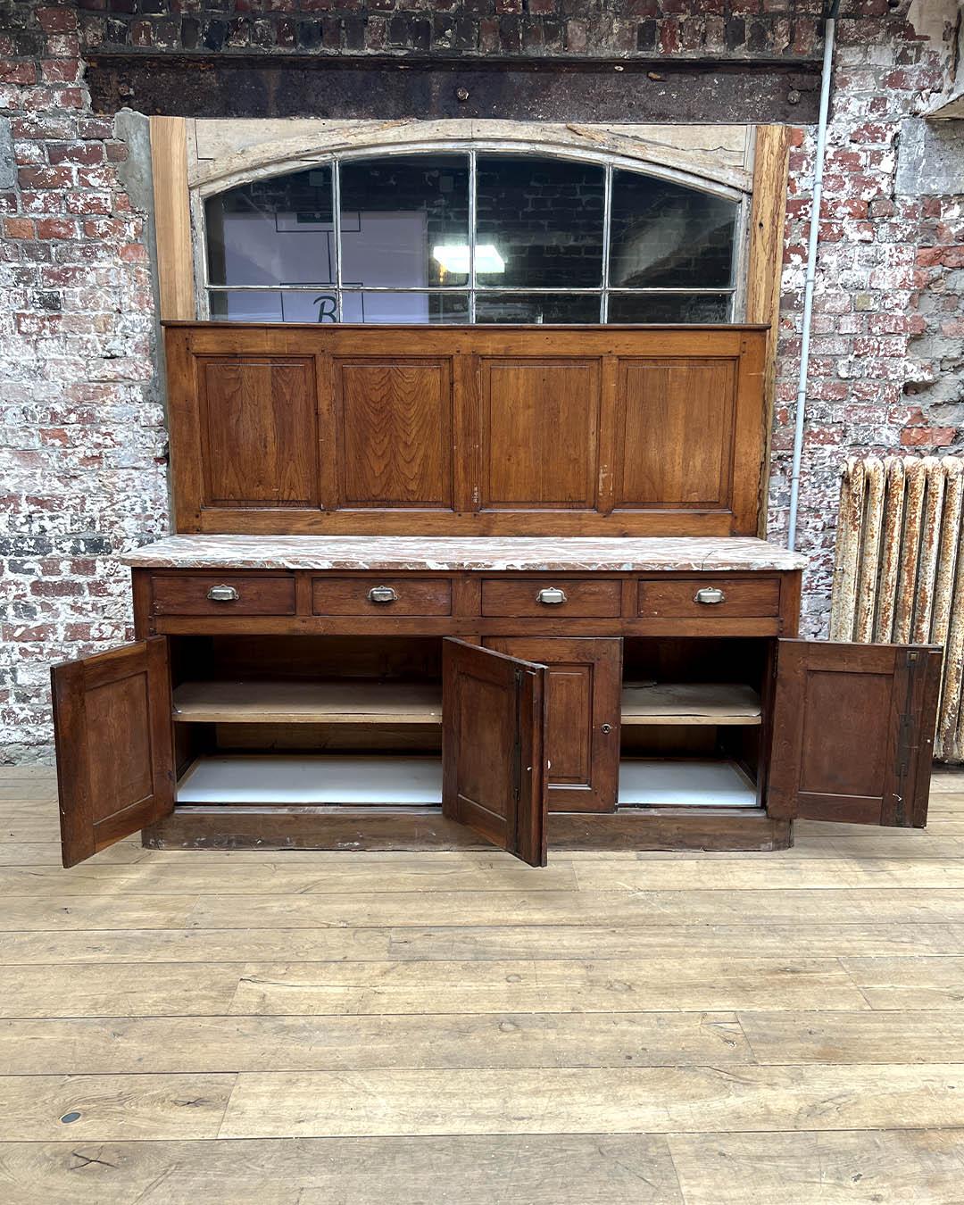 Inizio XX secolo Credenza Château in Oak francese del XIX secolo con piano in marmo in vendita