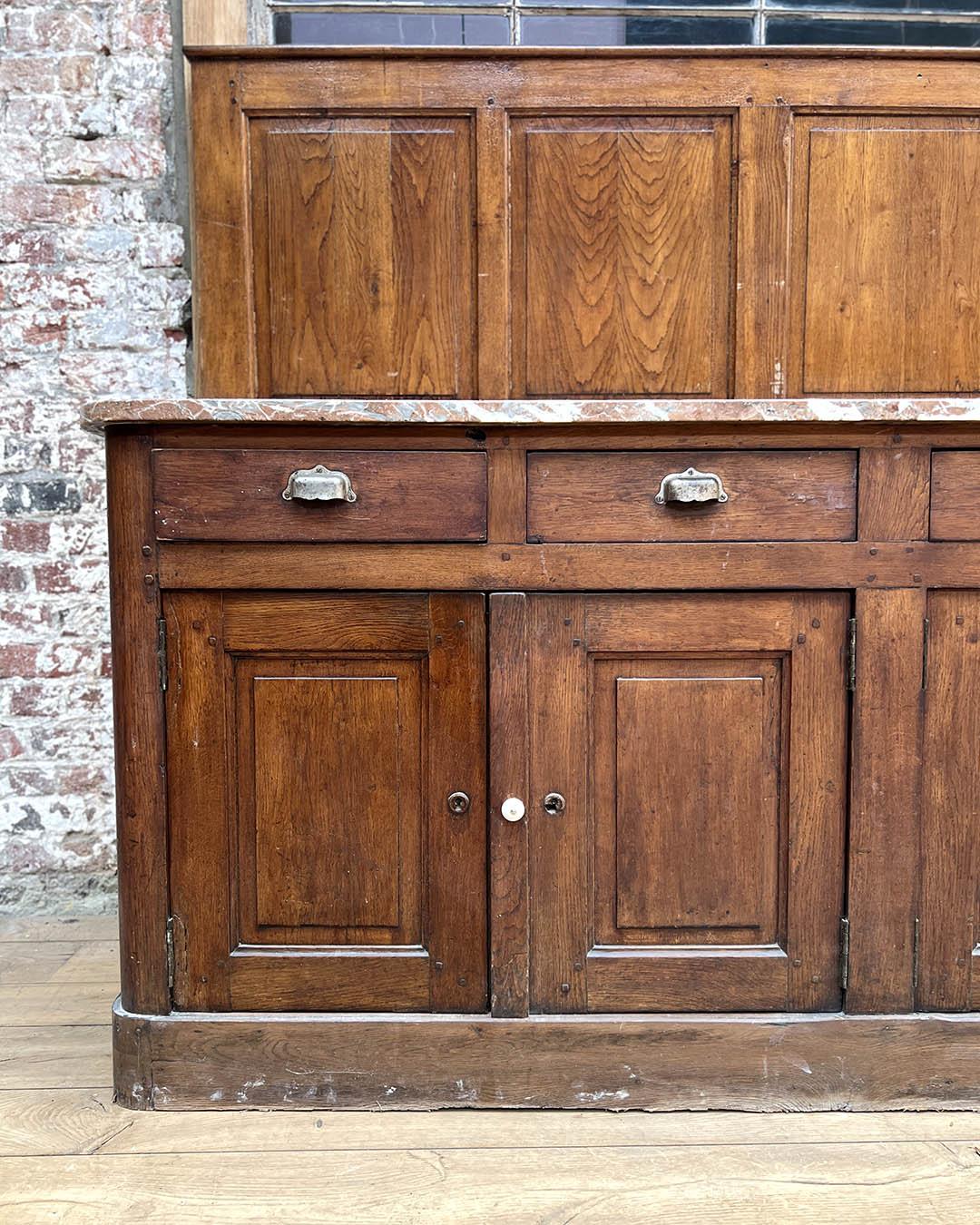 Marmo Credenza Château in Oak francese del XIX secolo con piano in marmo in vendita
