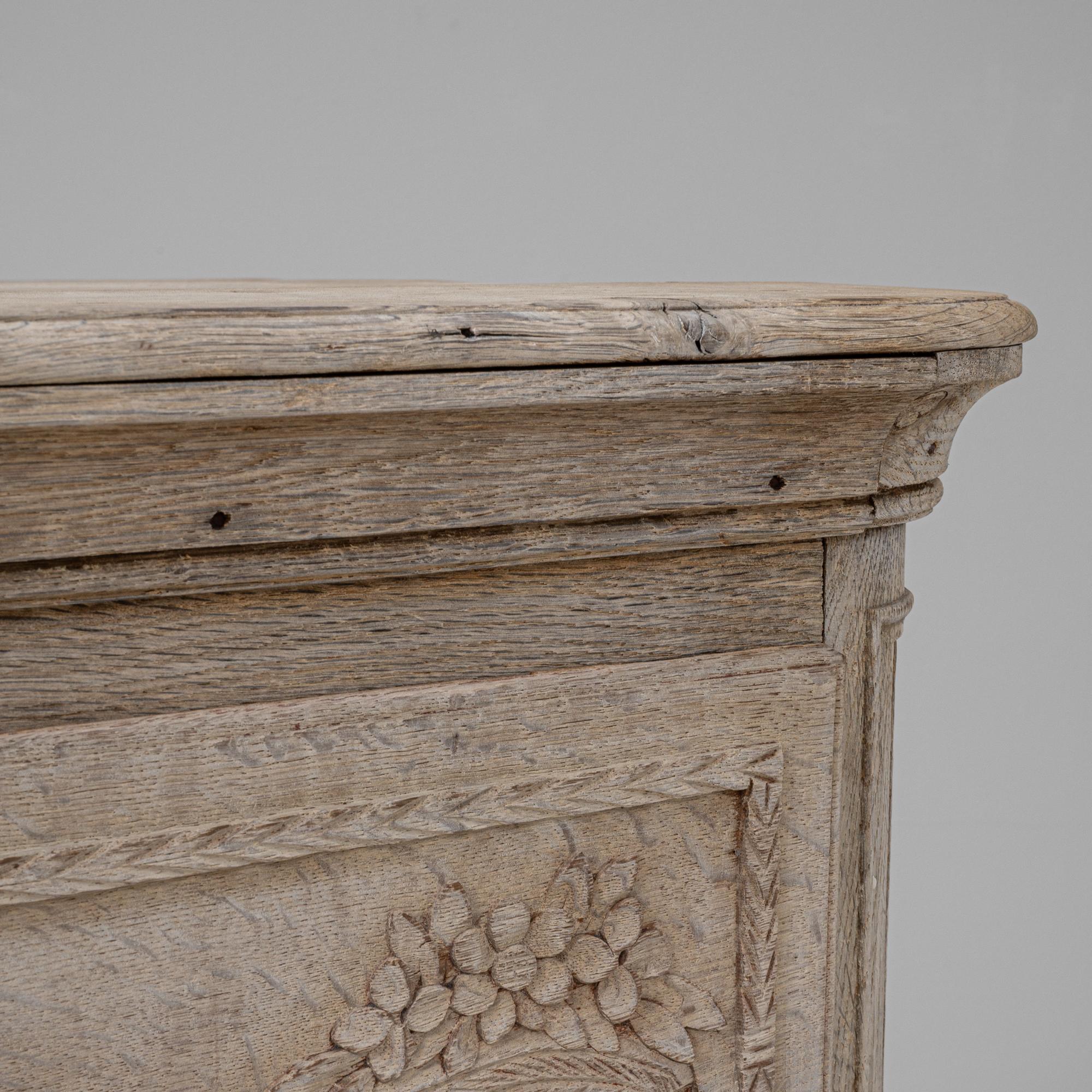 19th Century French Oak Chest Of Drawers For Sale 6