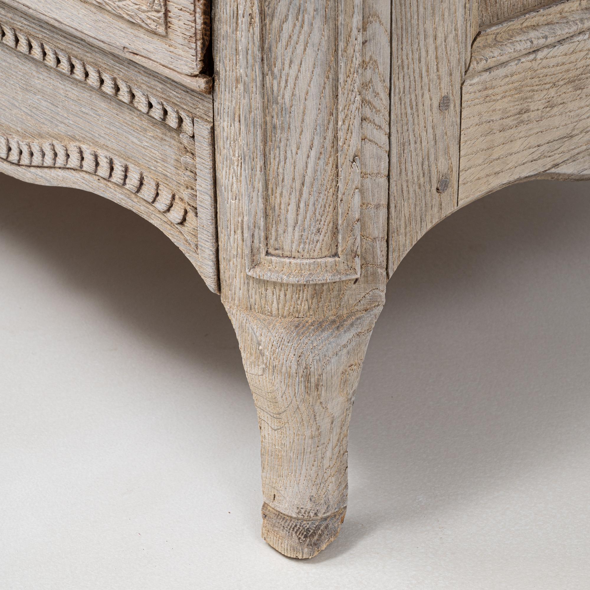 19th Century French Oak Chest Of Drawers For Sale 8