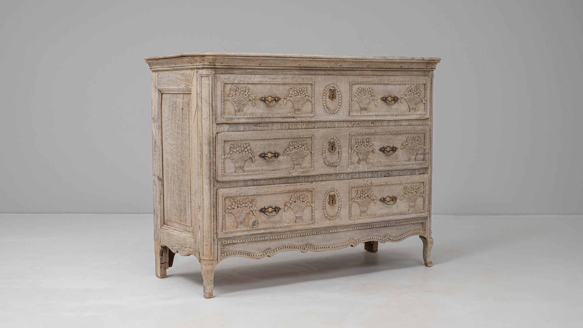 19th Century French Oak Chest Of Drawers For Sale 3