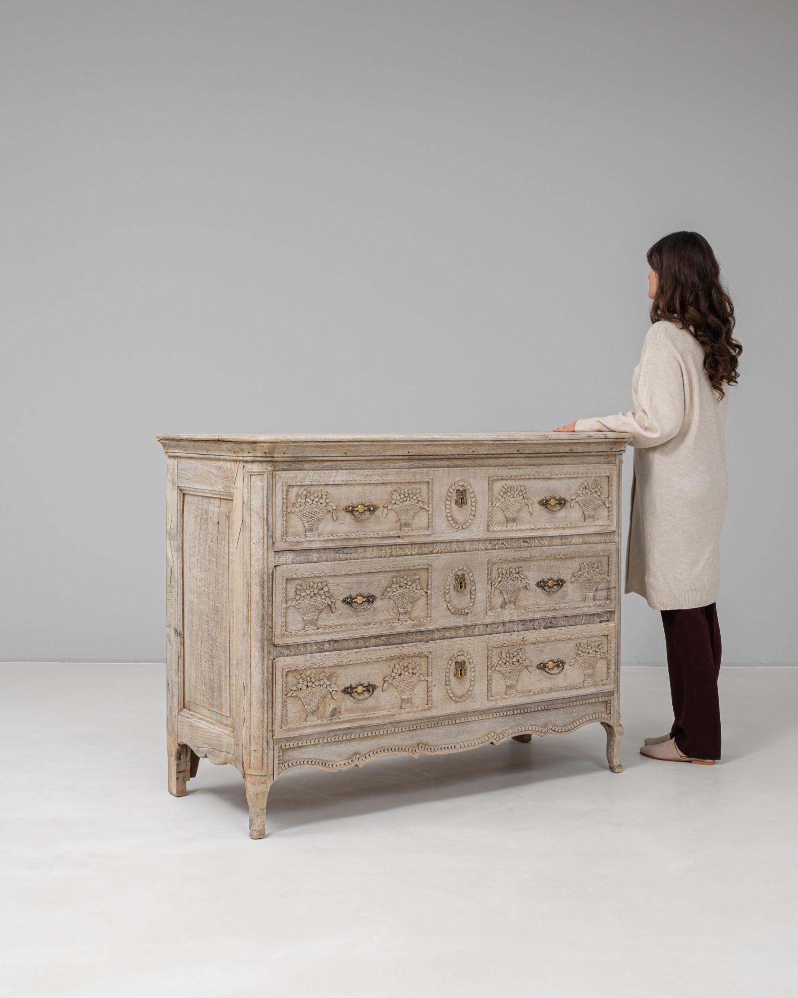 19th Century French Oak Chest Of Drawers For Sale 4