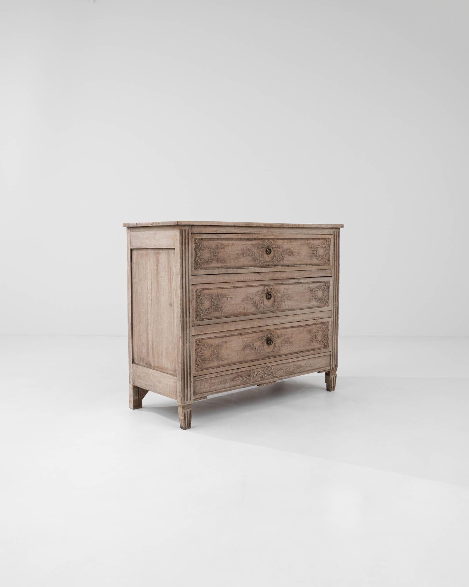 19th Century French Oak Chest of Drawers For Sale 4