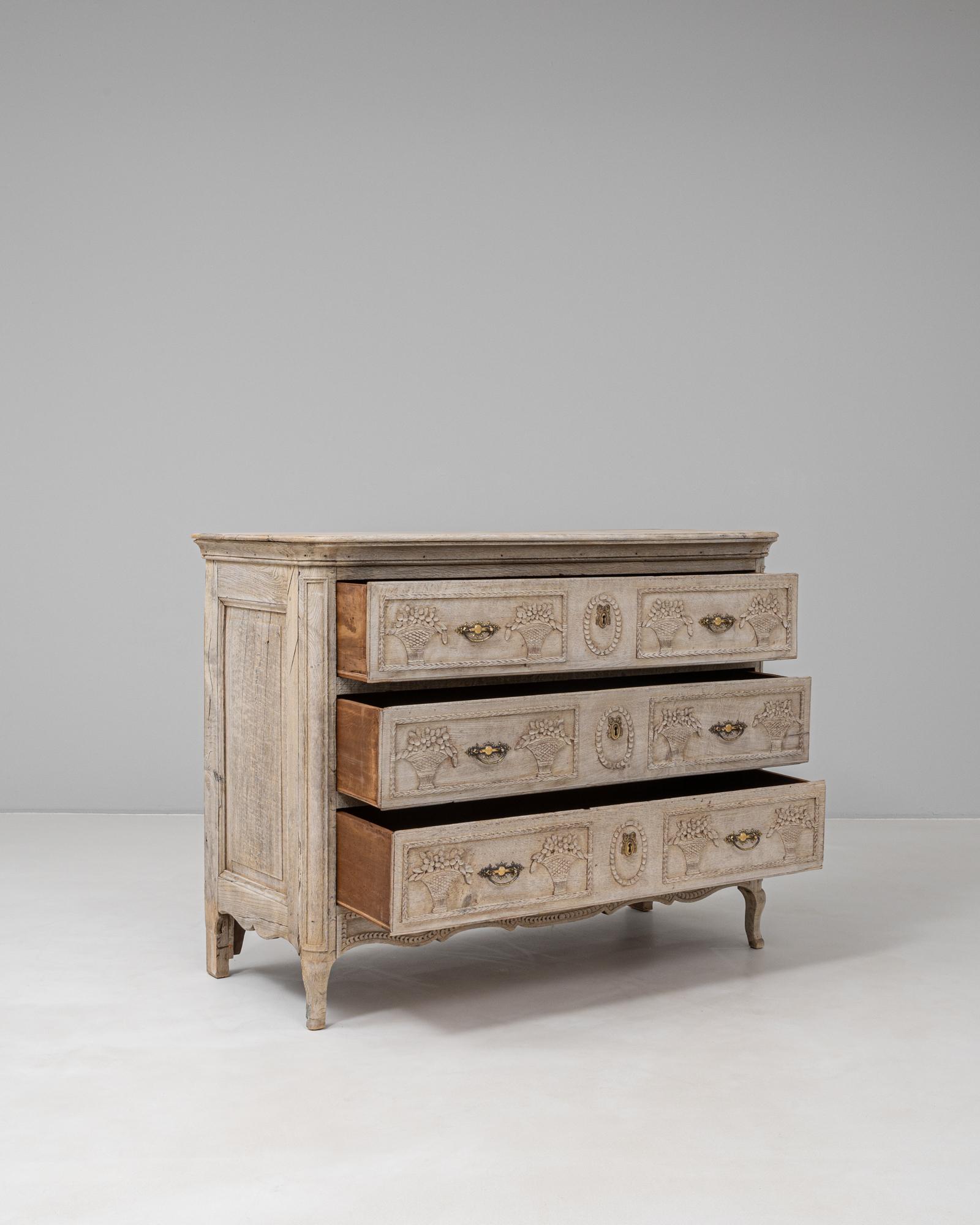 19th Century French Oak Chest Of Drawers For Sale 5