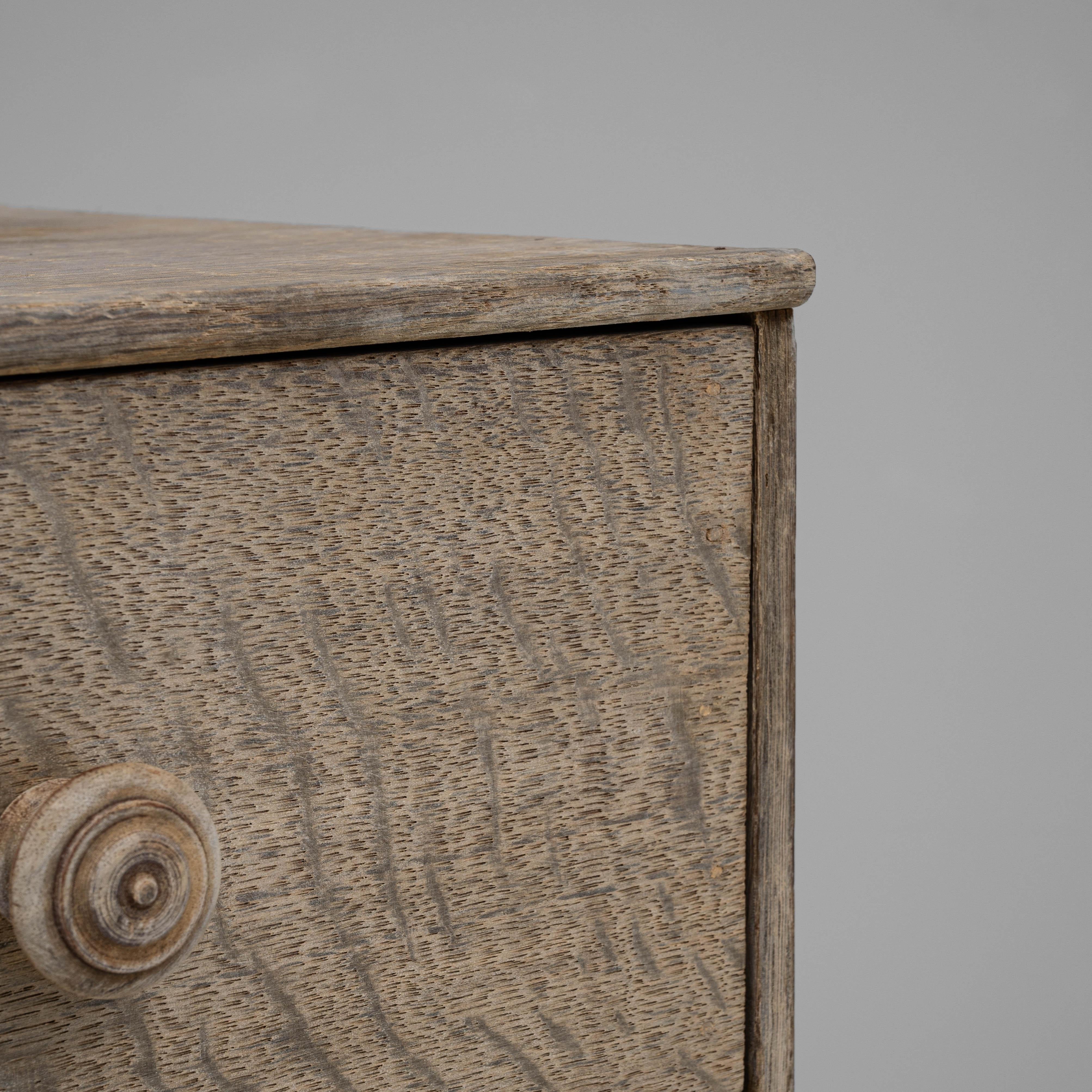 Cassettiera in Oak francese del XIX secolo su supporto in metallo in vendita 4