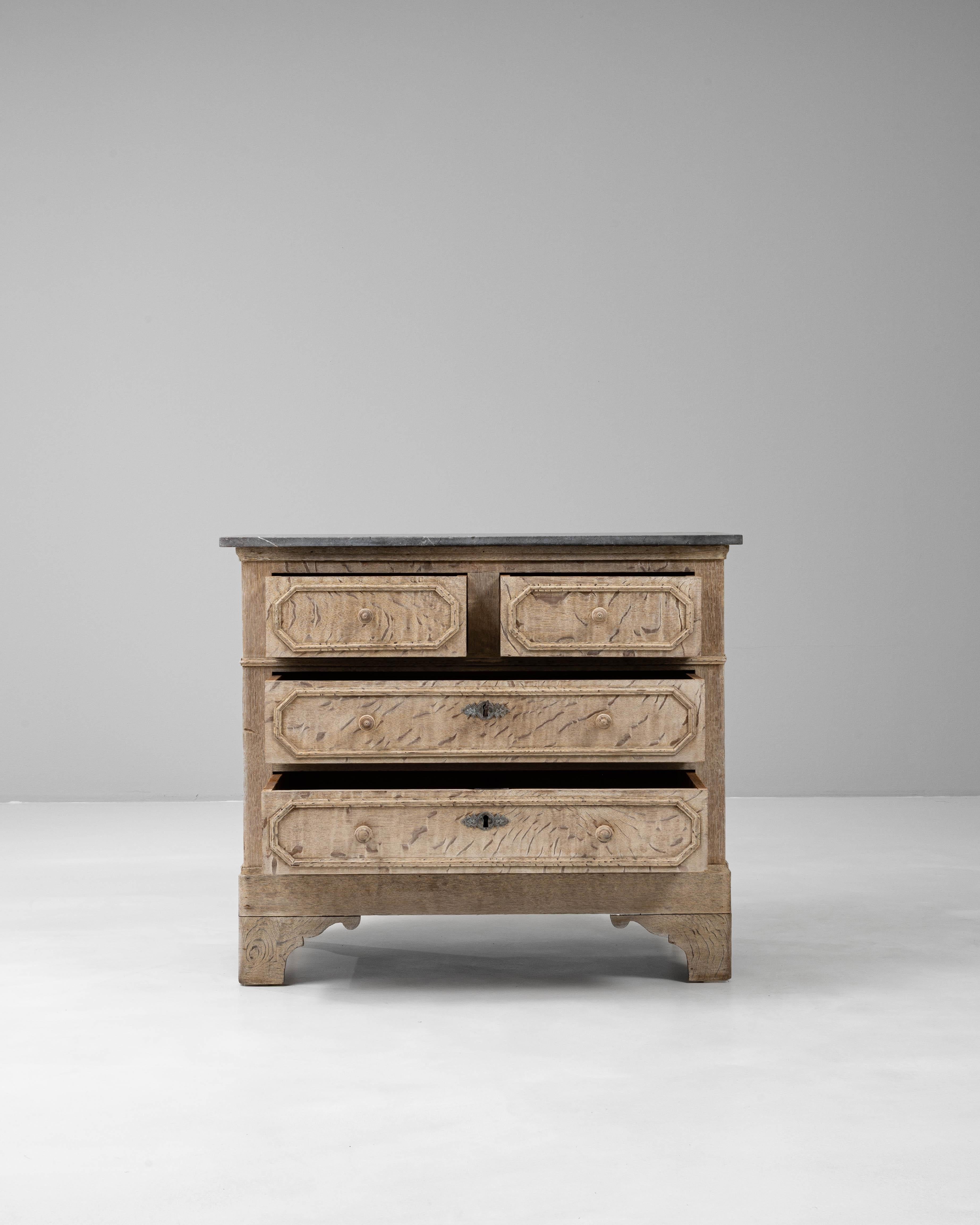 Commode en chêne français du 19ème siècle avec dessus en marbre Bon état - En vente �à High Point, NC