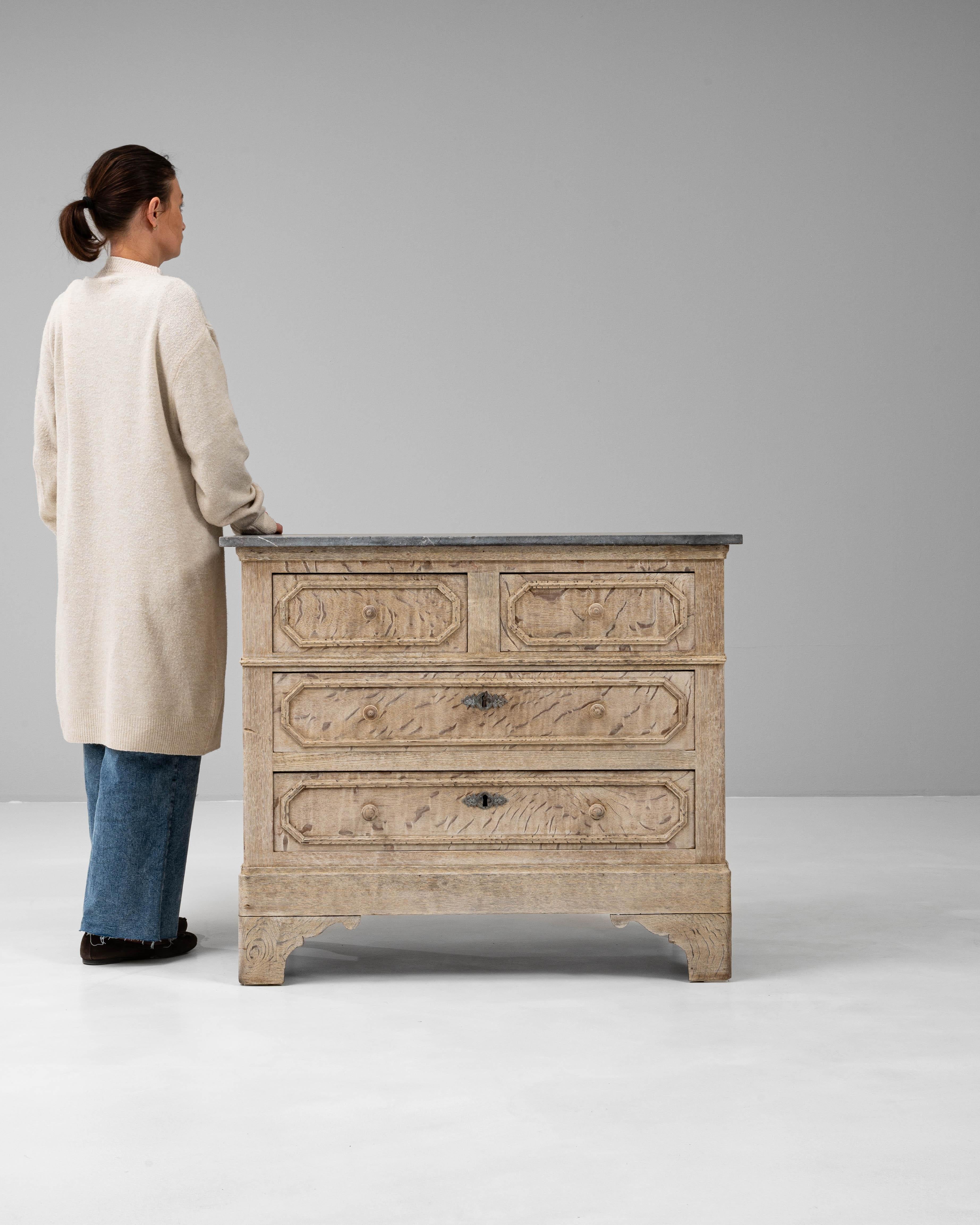 XIXe siècle Commode en chêne français du 19ème siècle avec dessus en marbre en vente