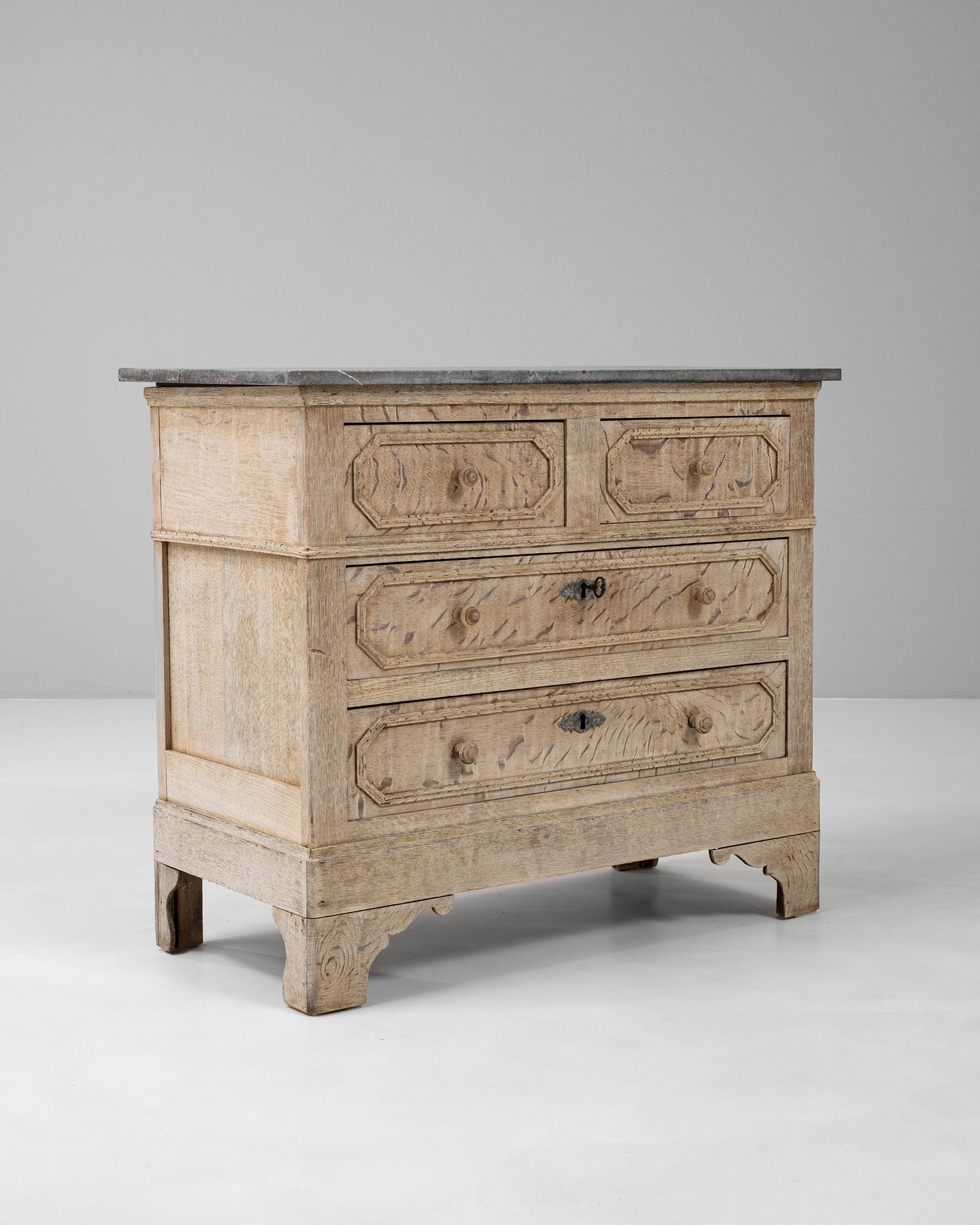 Commode en chêne français du 19ème siècle avec dessus en marbre en vente 2