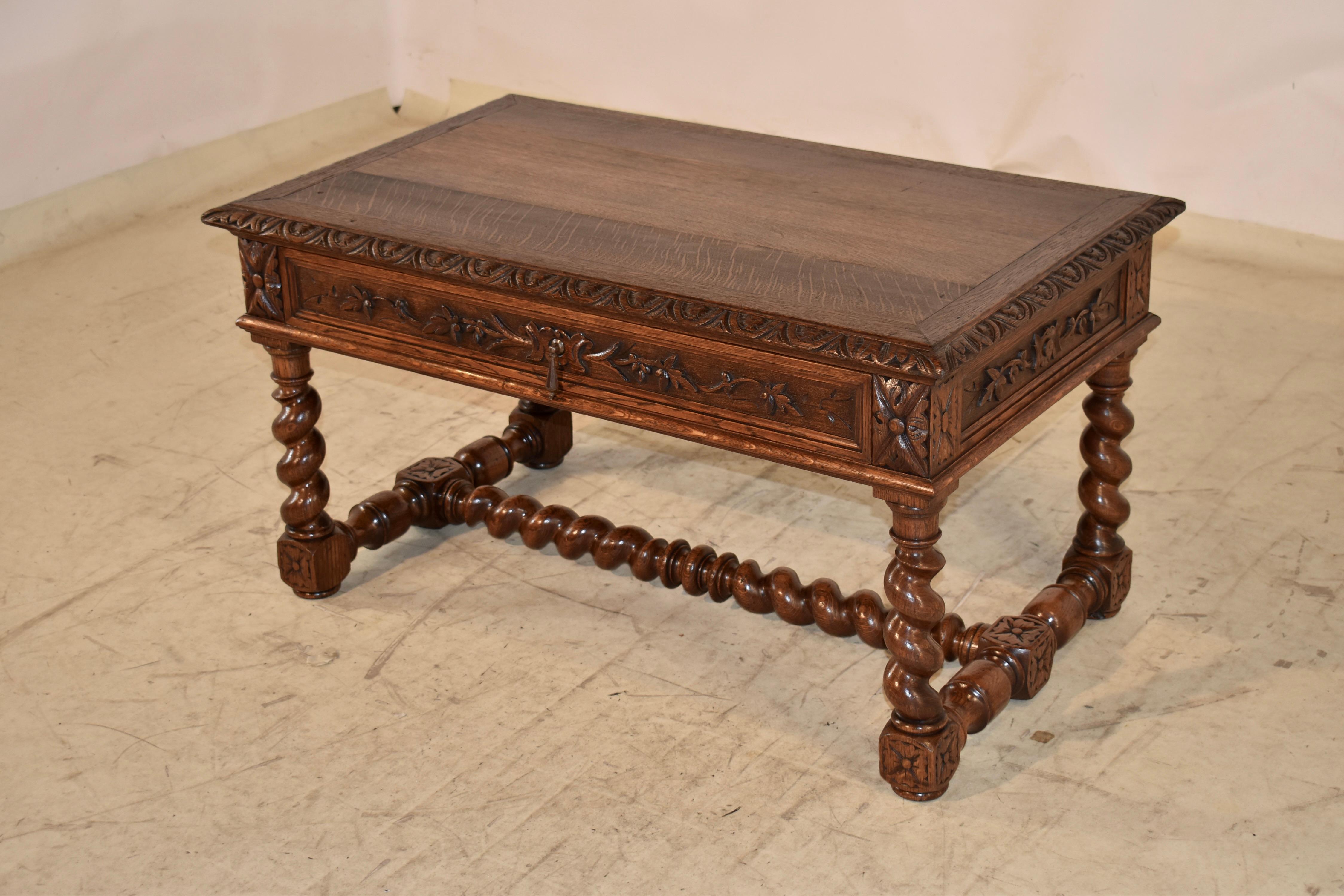 Français Table basse en chêne français du 19e siècle en vente