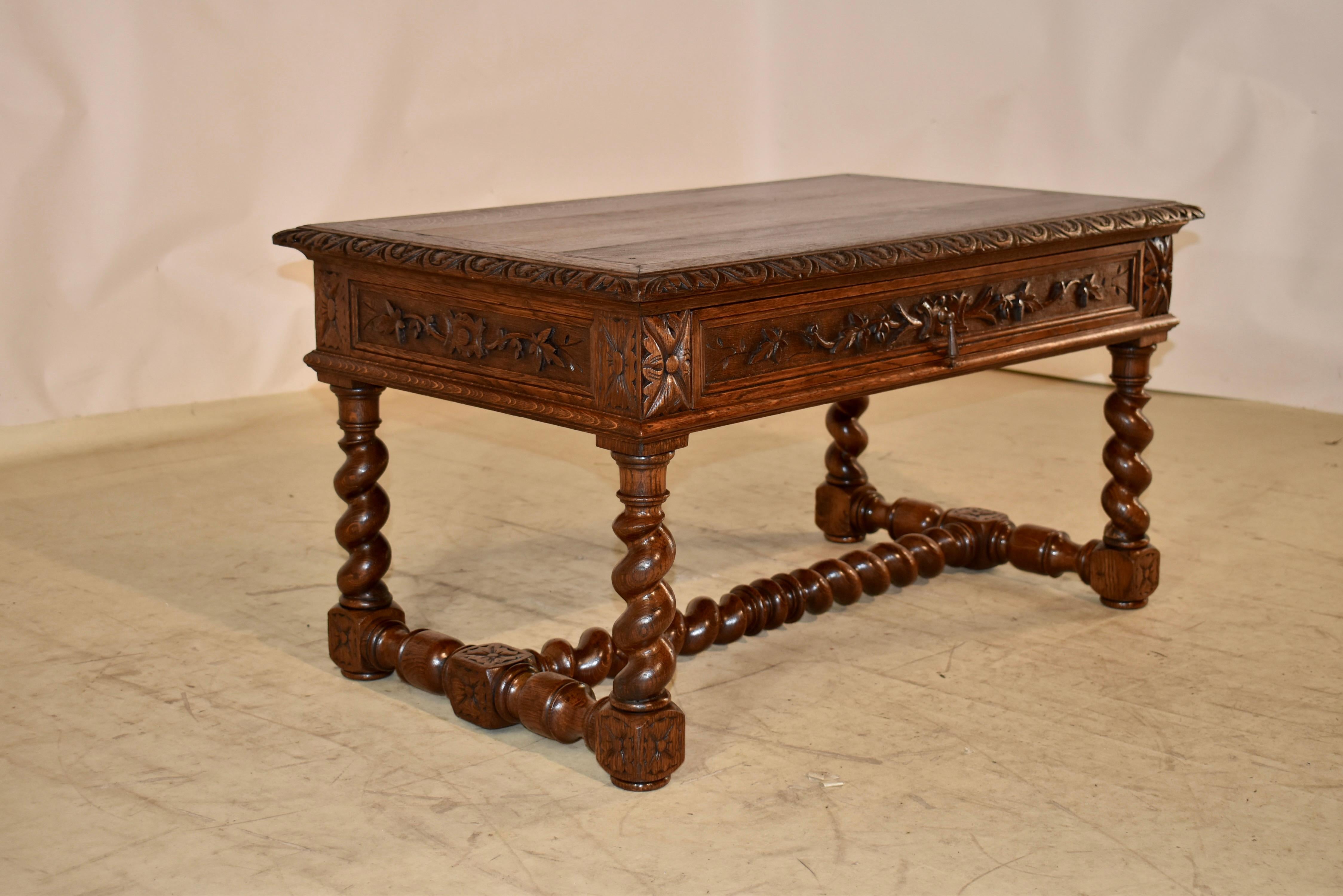 Sculpté à la main Table basse en chêne français du 19e siècle en vente