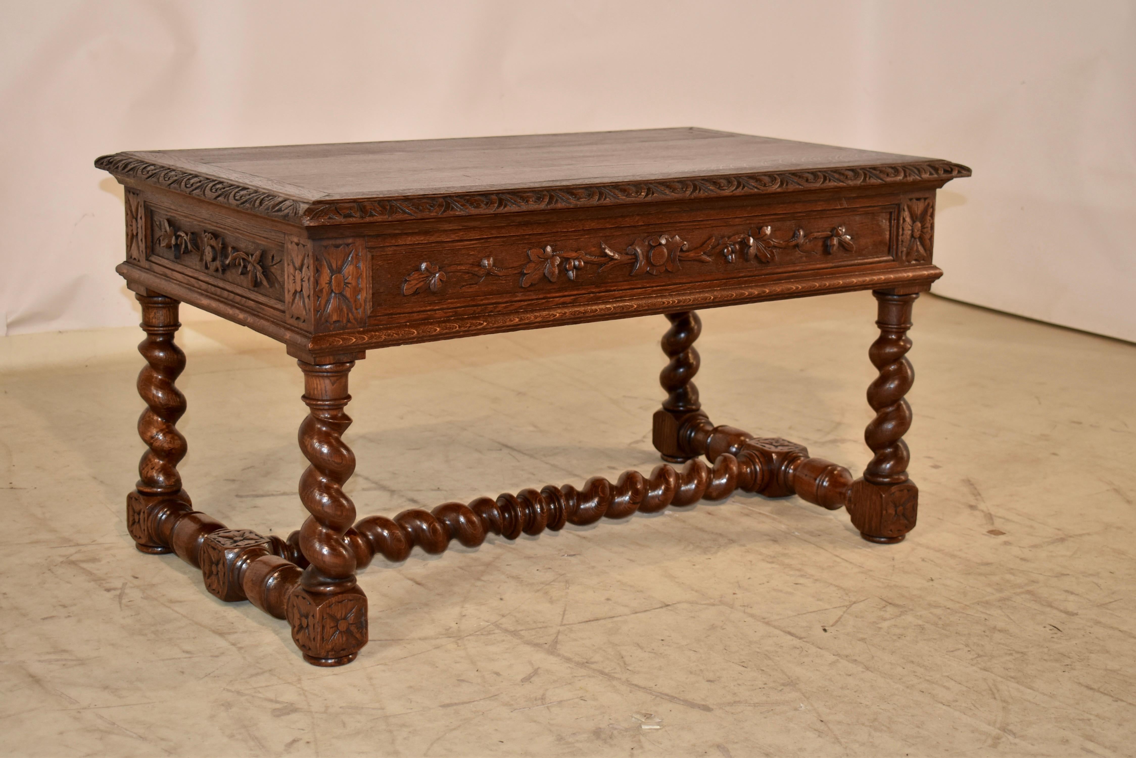 Table basse en chêne français du 19e siècle Bon état - En vente à High Point, NC