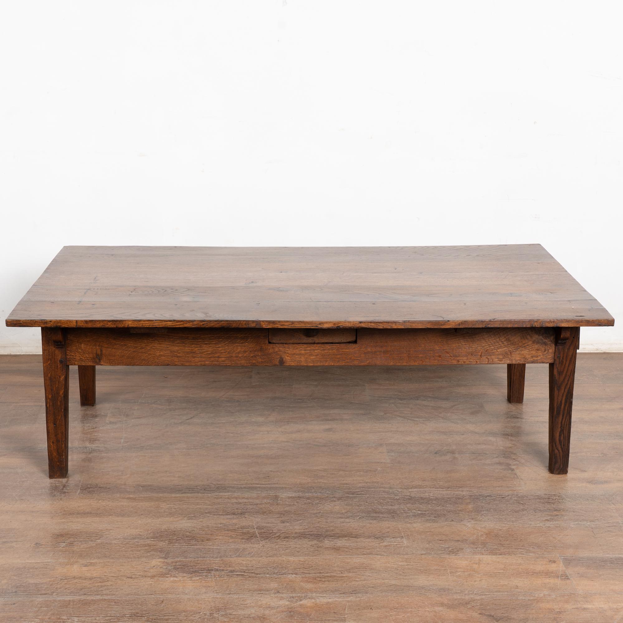 Stile provenzale Tavolino in Oak francese del XIX secolo con quattro cassetti in vendita