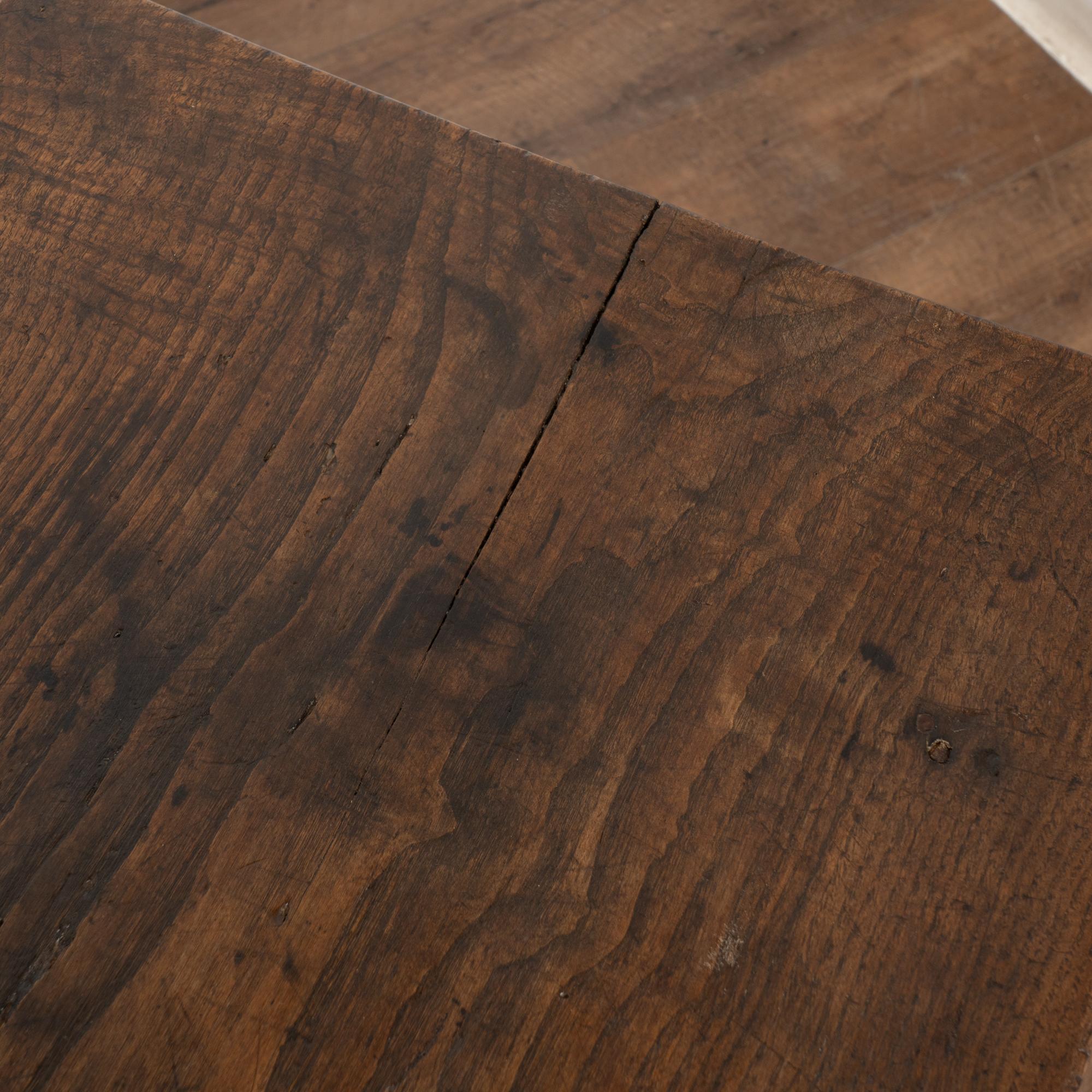 Table basse française du 19ème siècle avec trois tiroirs en vente 5