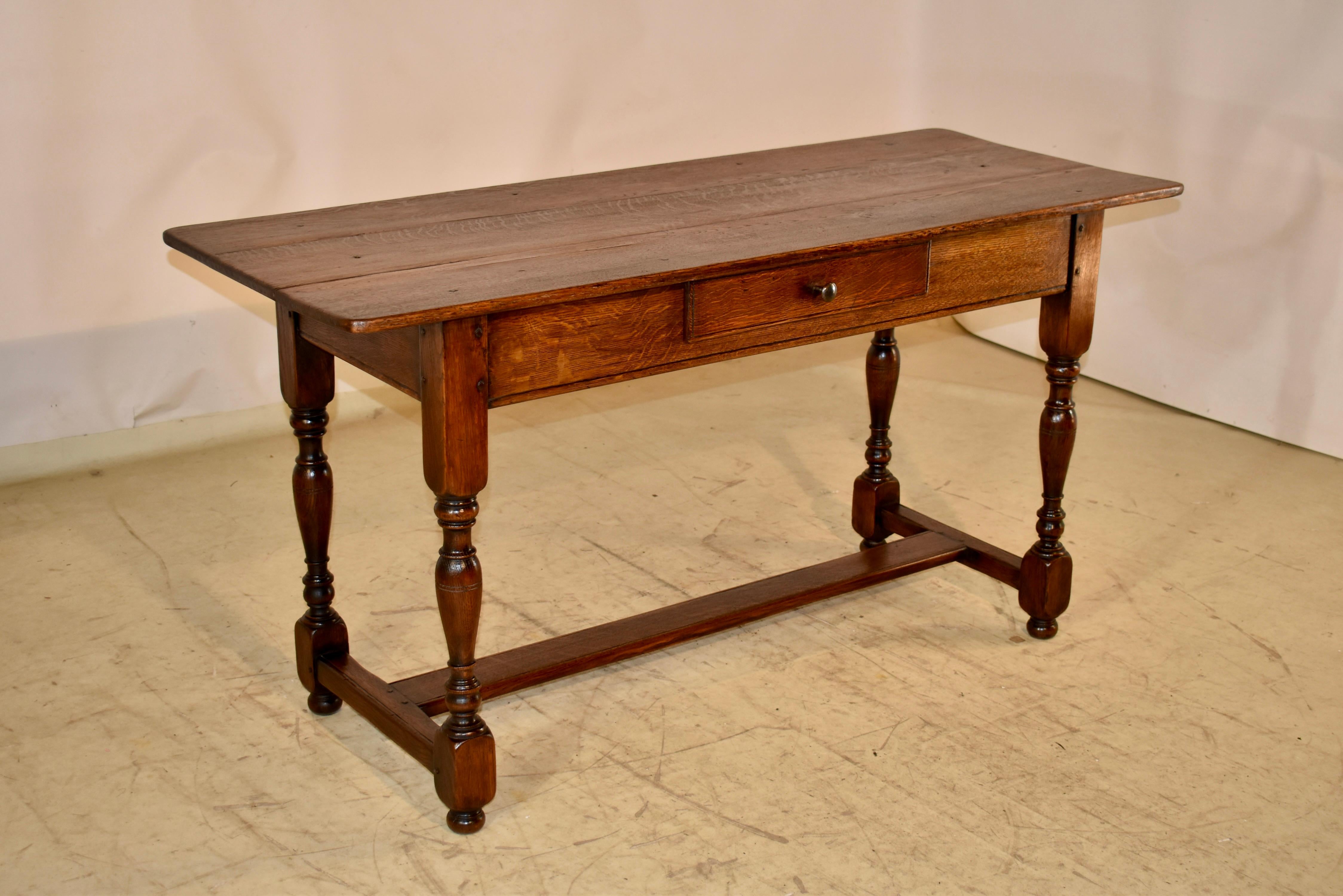 Tornito Tavolo consolle in Oak francese del XIX secolo in vendita