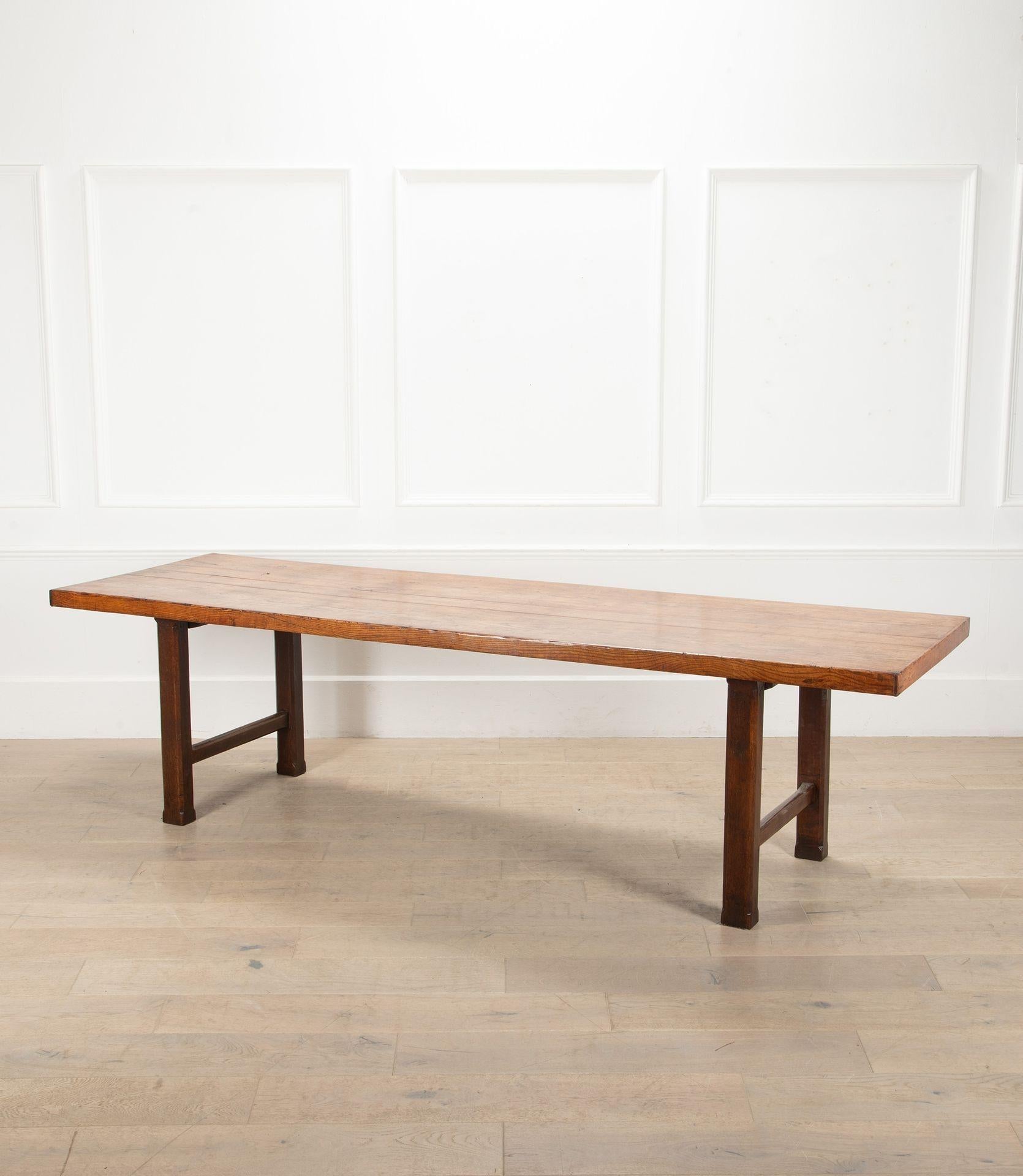 19th Century French Oak Country Farmhouse Table (Land) im Angebot
