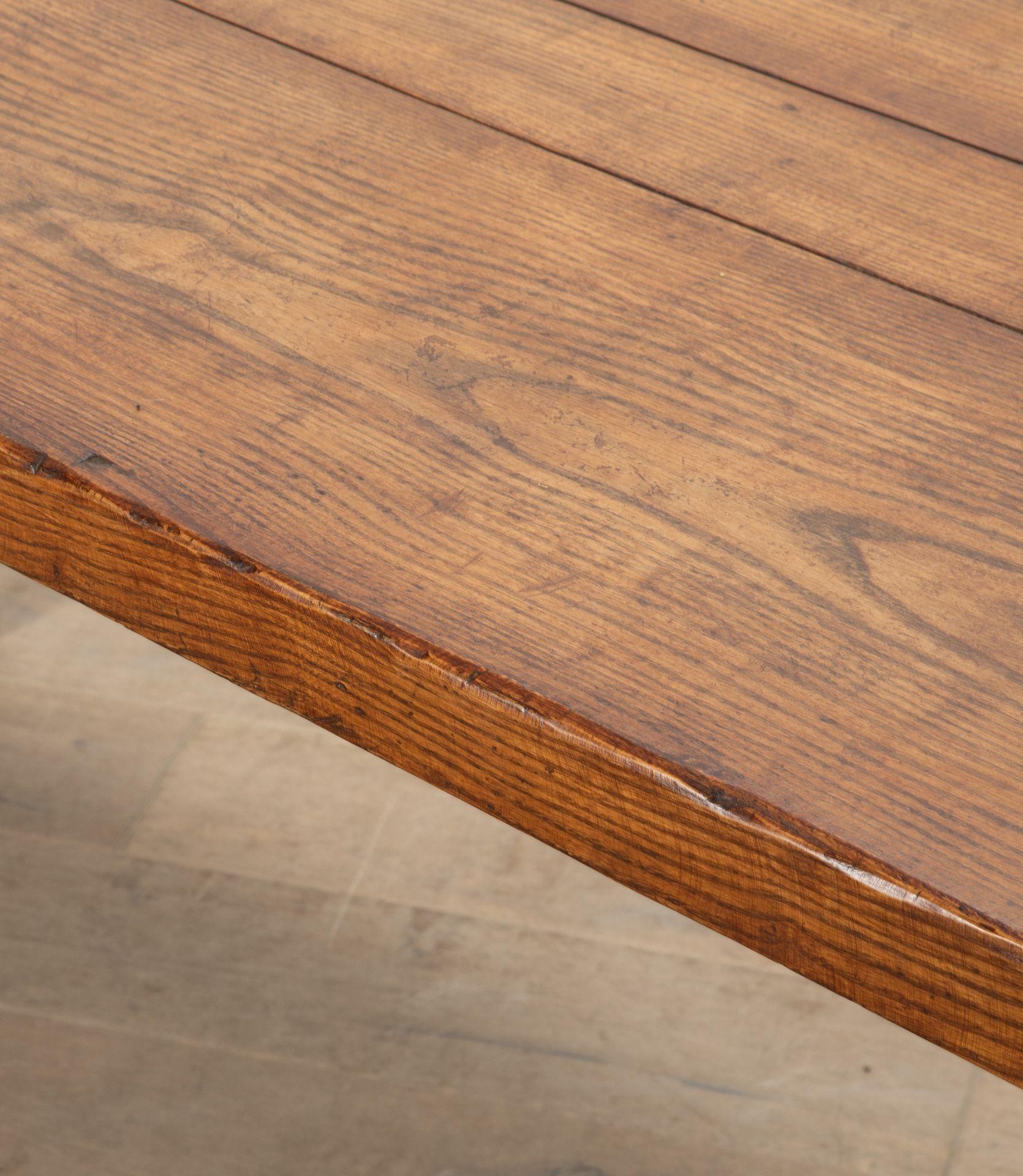 19th Century French Oak Country Farmhouse Table (Französisch) im Angebot