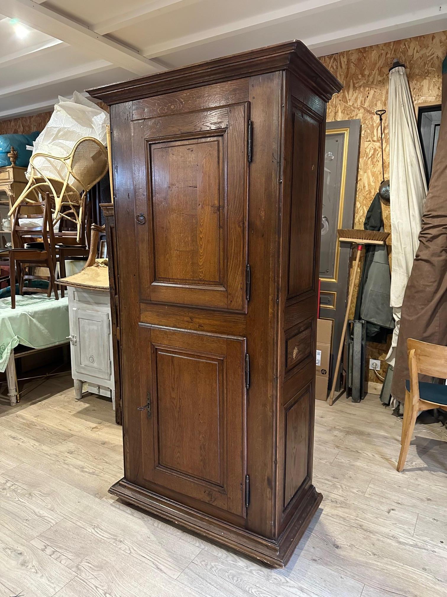 19th century French Oak Cupboard  In Good Condition For Sale In LEGNY, FR