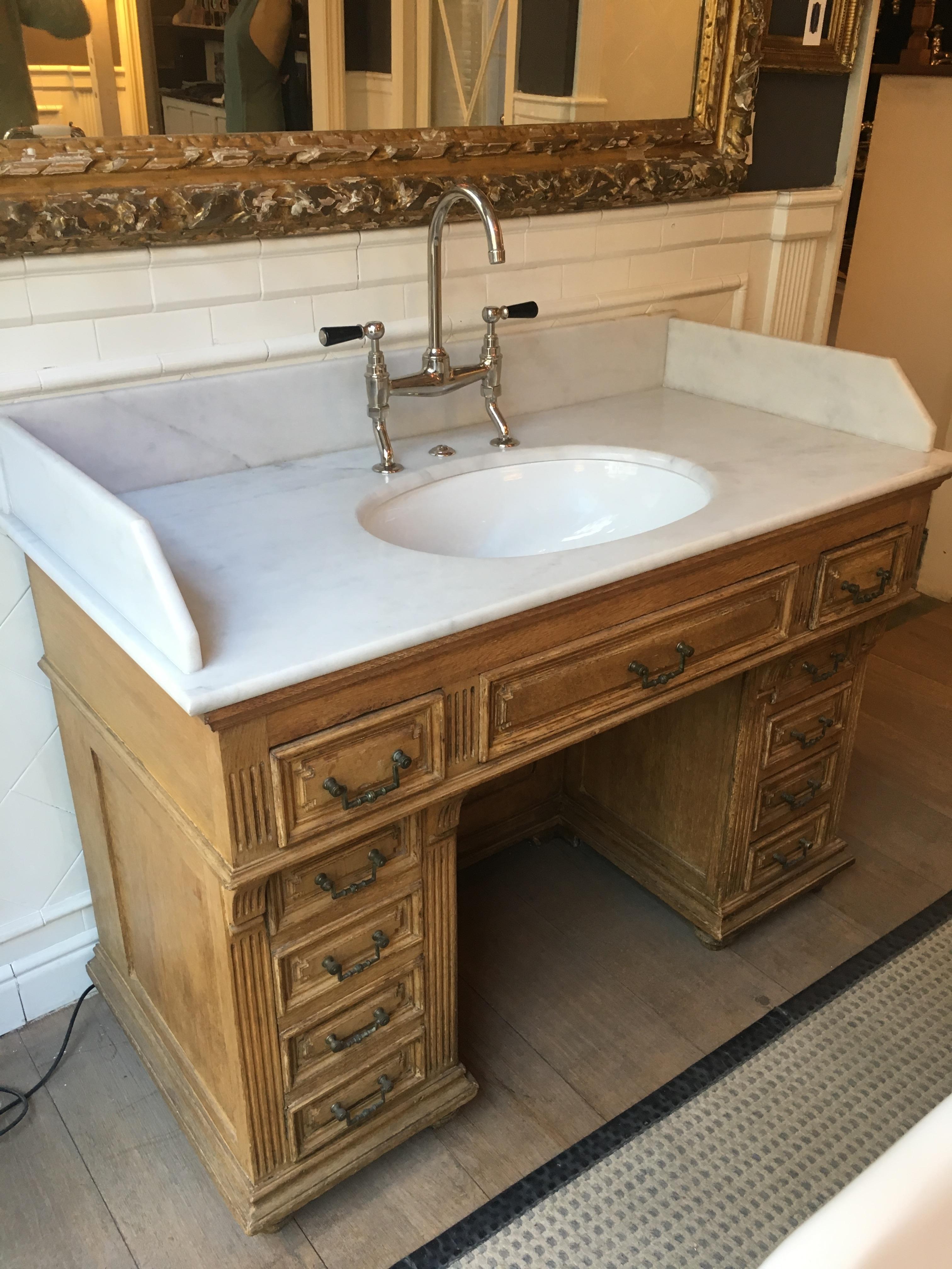 19th Century French Oak Cupboard Sink with Drawers and Carrara Marble Top, 1890s (Französisch)