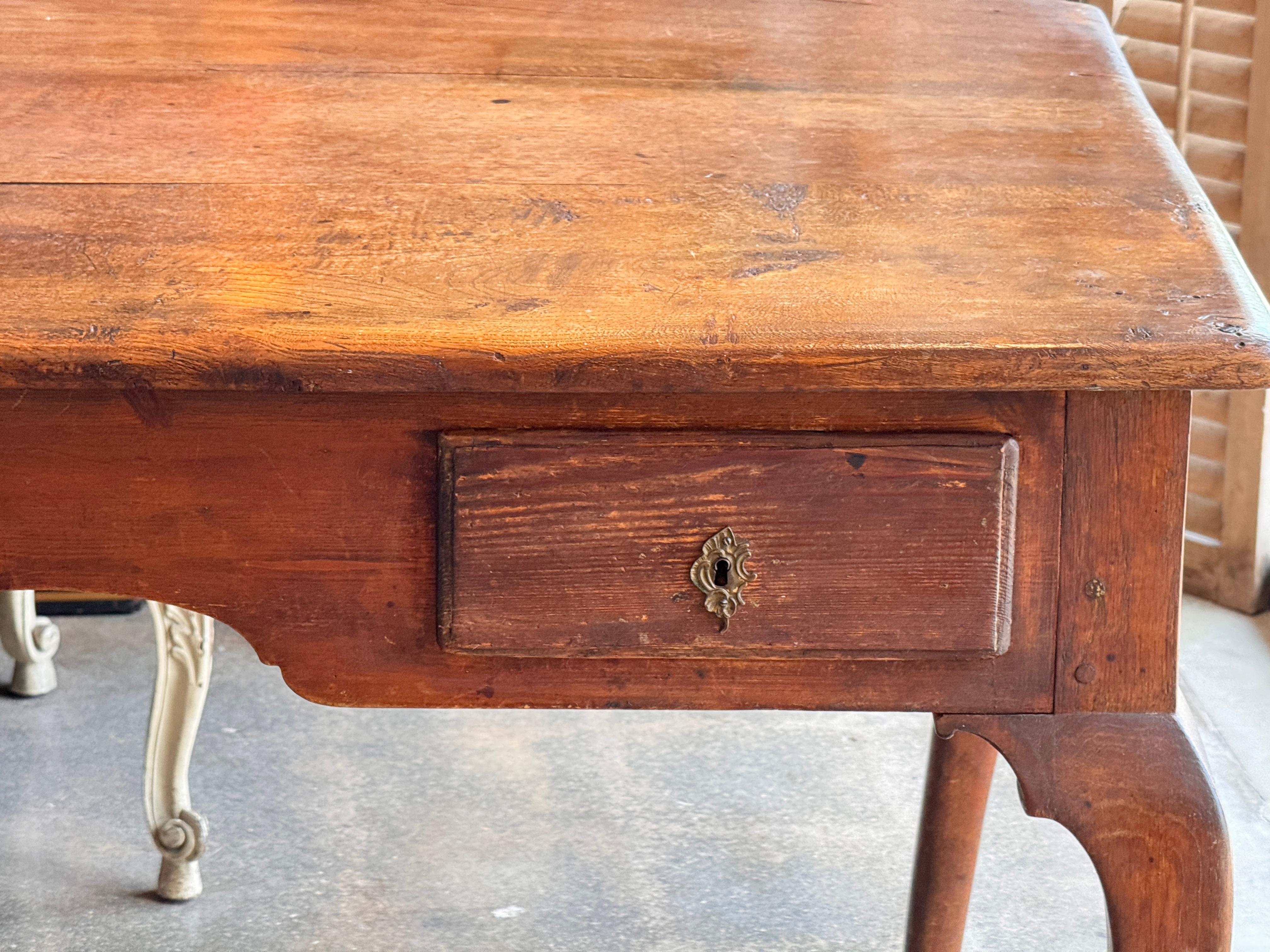 Scrivania francese del XIX secolo in Oak In condizioni buone in vendita a Charlottesville, VA