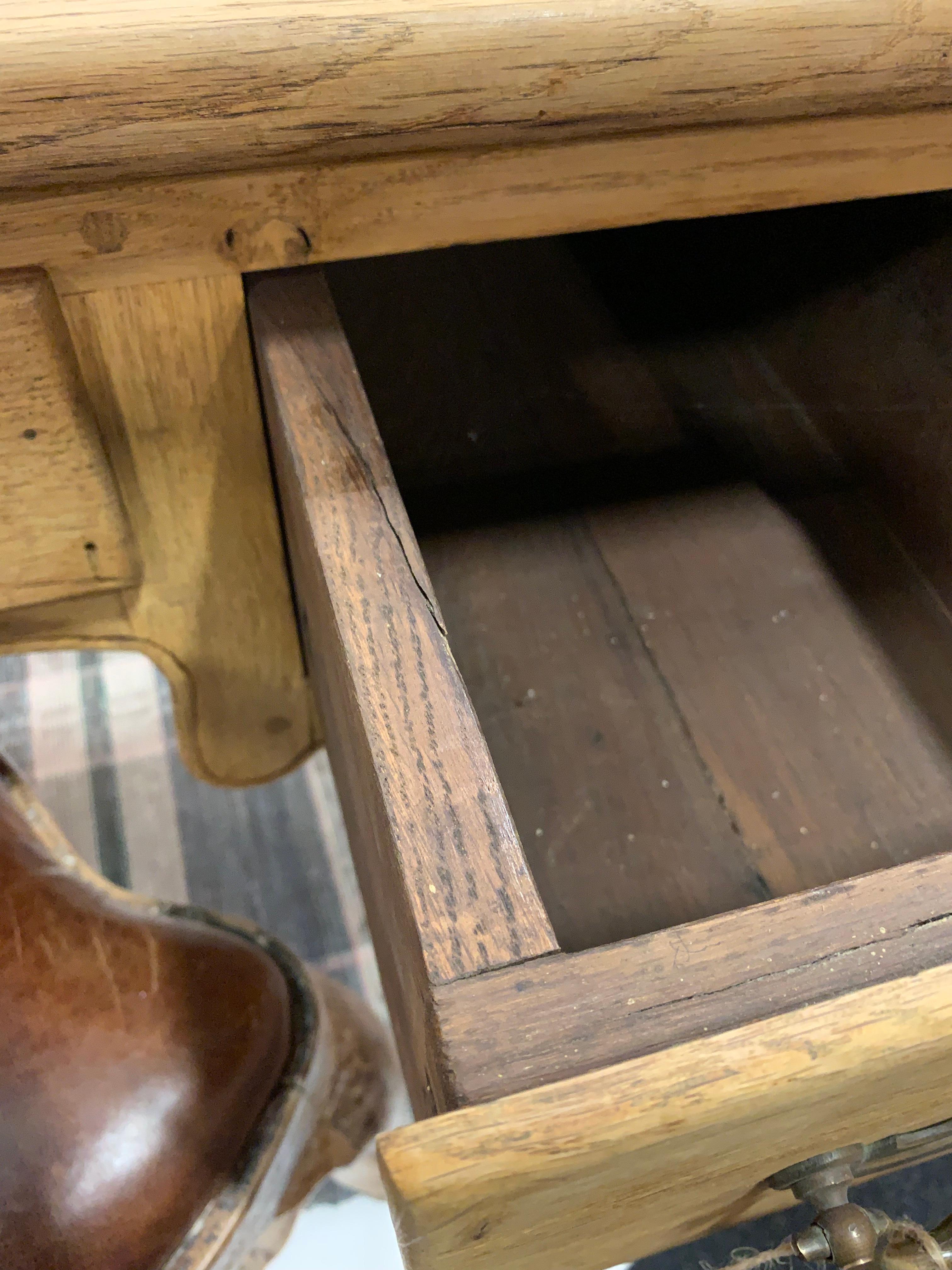 19th Century French Oak Desk For Sale 3