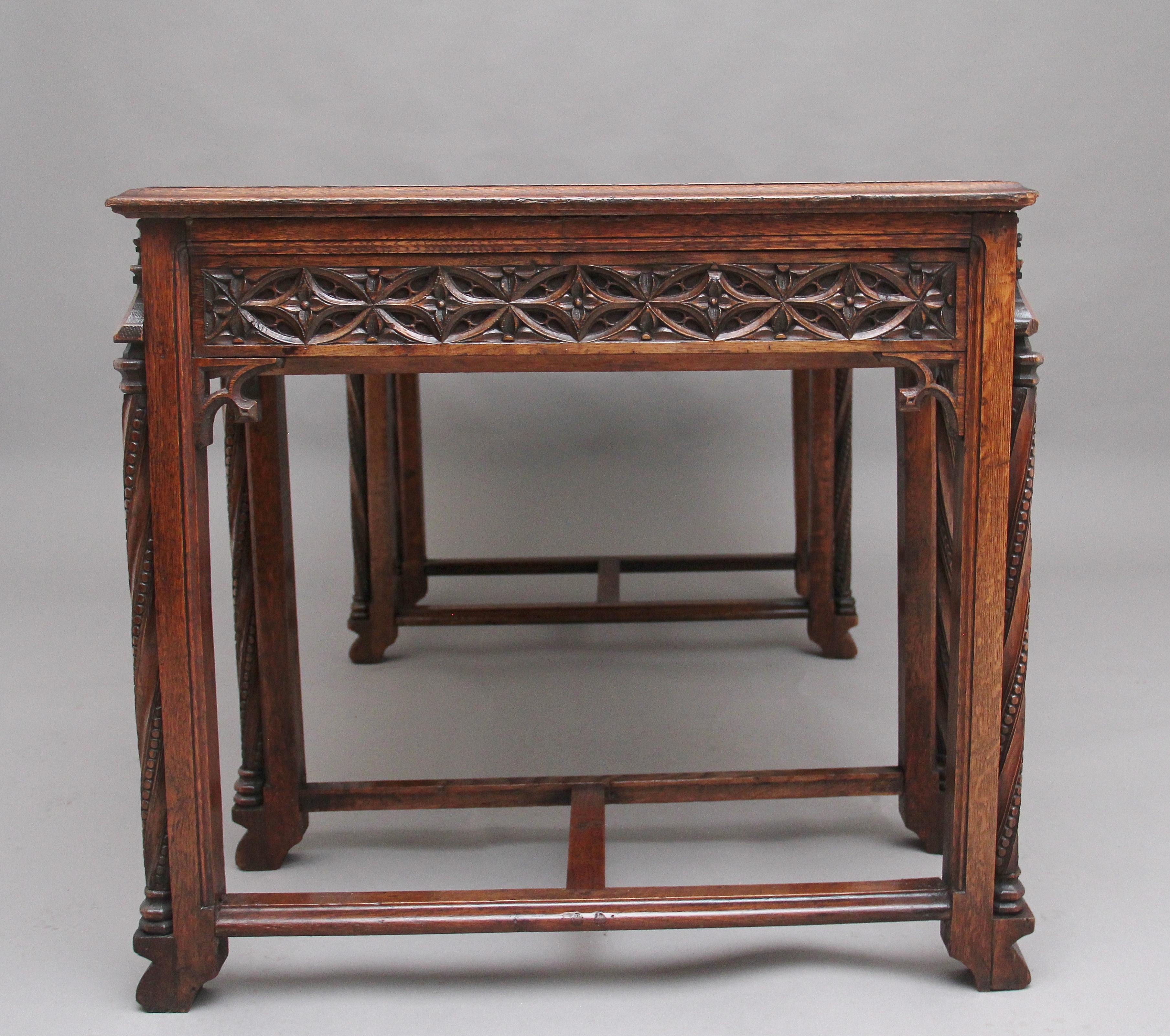 19th Century French Oak Desk in the Gothic Style In Good Condition In Martlesham, GB