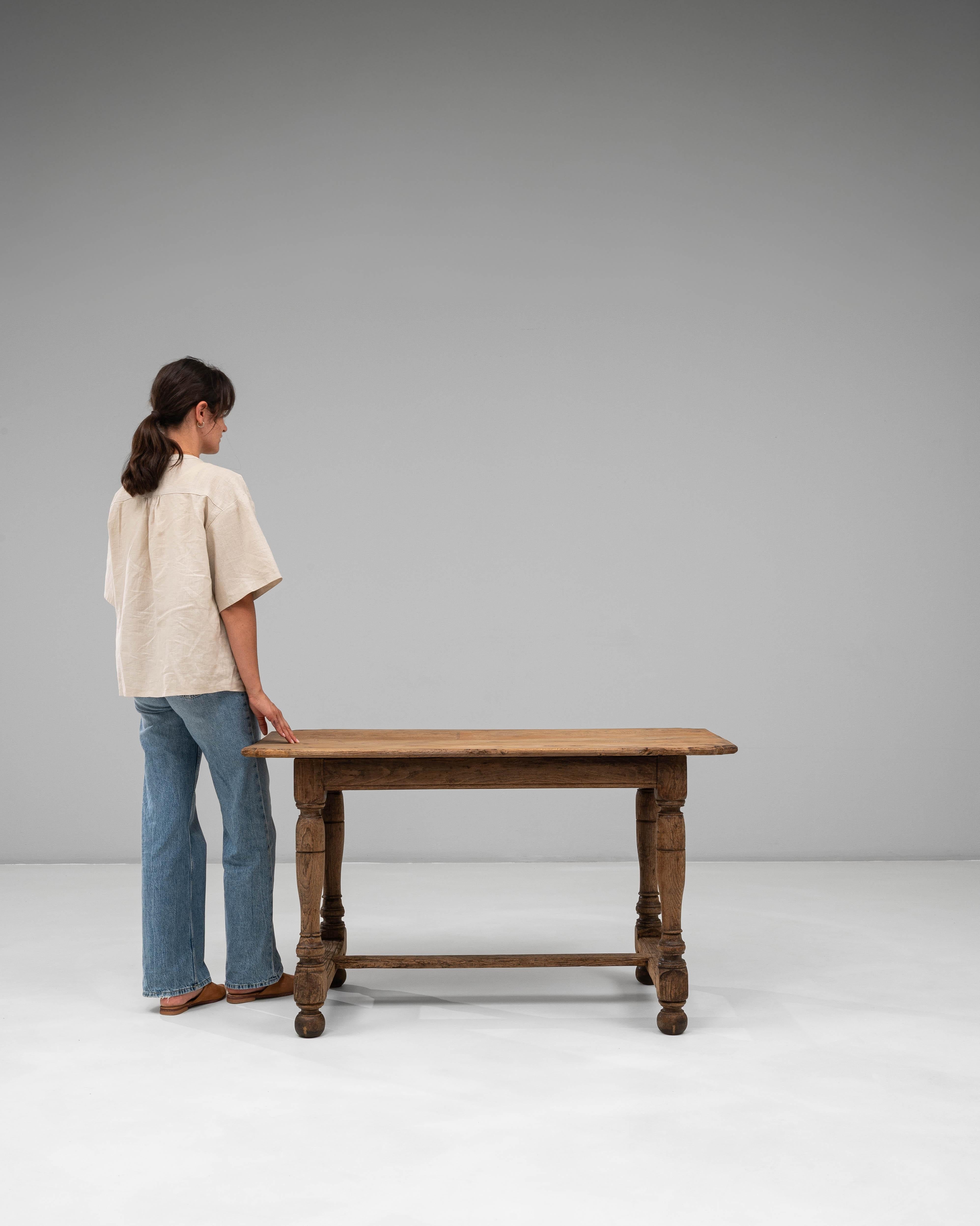 Mesa de comedor francesa de roble del siglo XIX Francés en venta