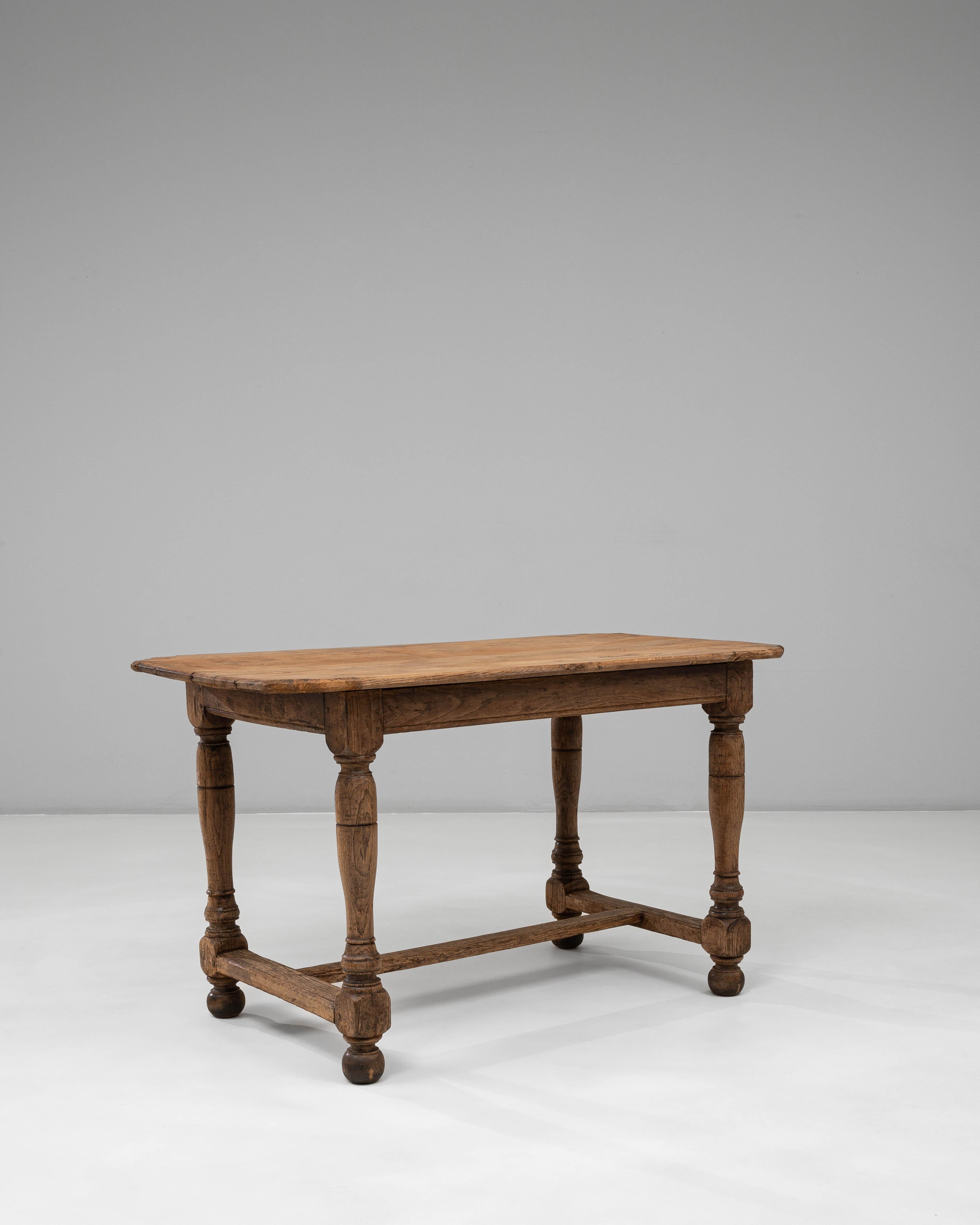 Mesa de comedor francesa de roble del siglo XIX en venta 3