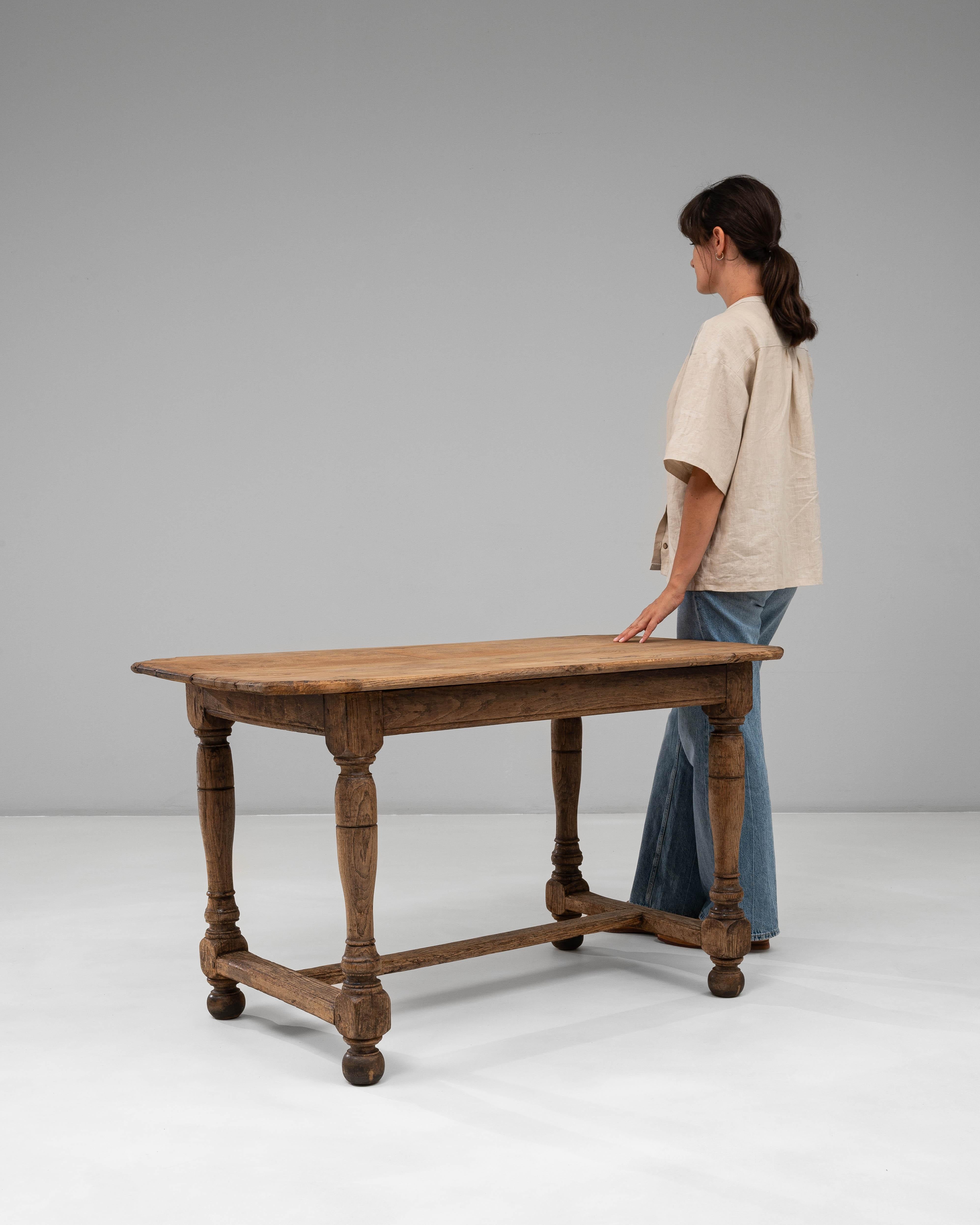 Mesa de comedor francesa de roble del siglo XIX en venta 4