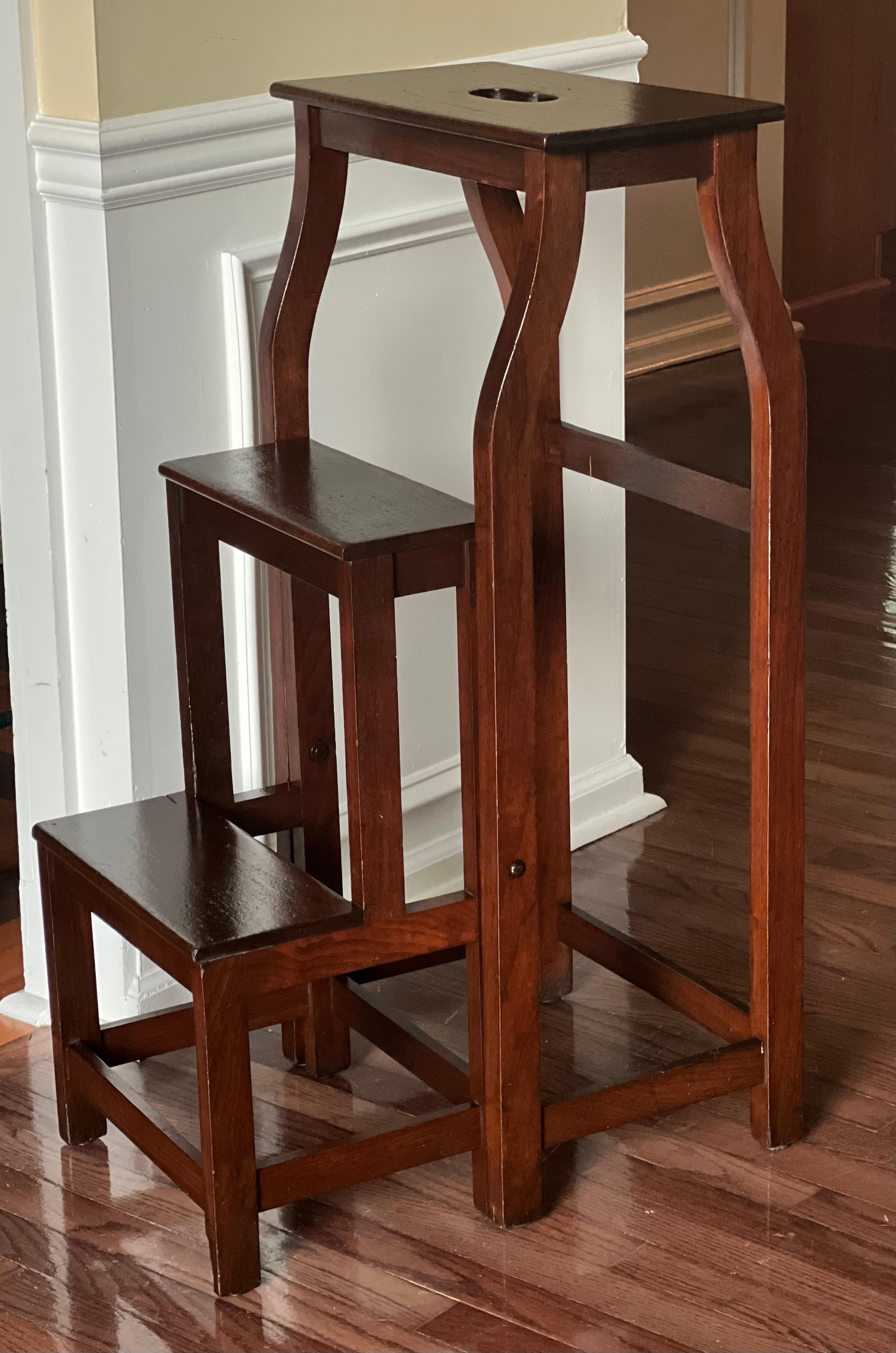 19th Century French Oak Metamorphic Folding Library Ladder or Step Stool In Good Condition In Doylestown, PA