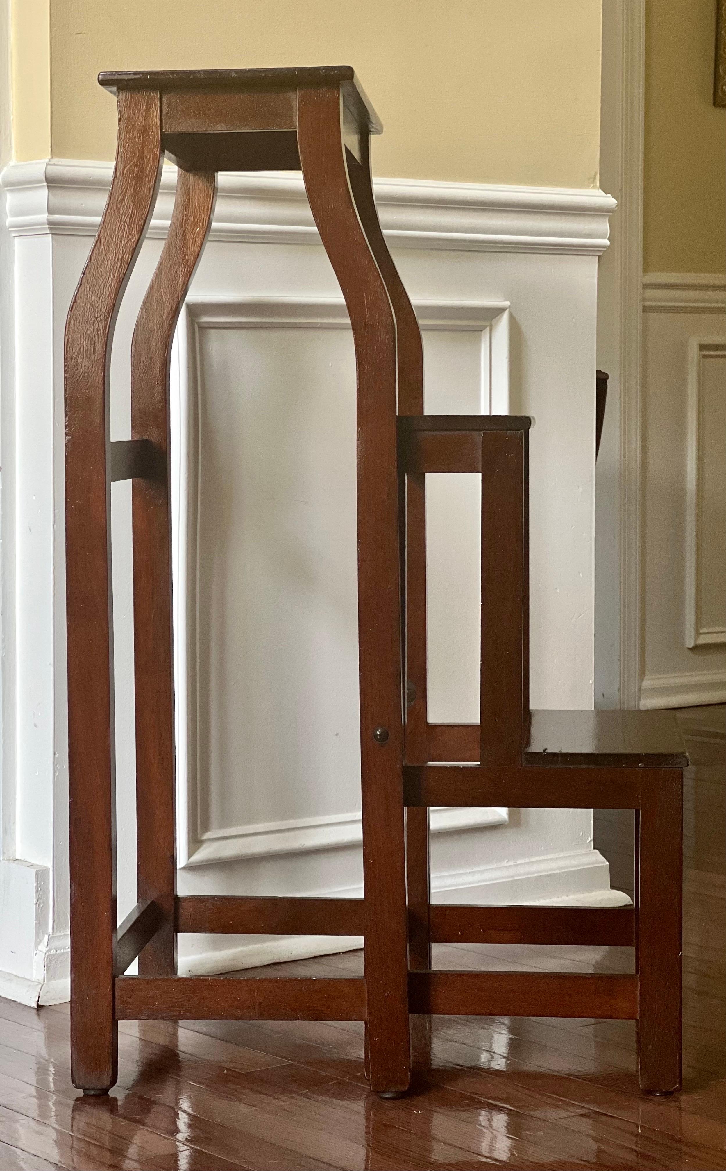 19th Century French Oak Metamorphic Folding Library Ladder or Step Stool In Good Condition In Doylestown, PA