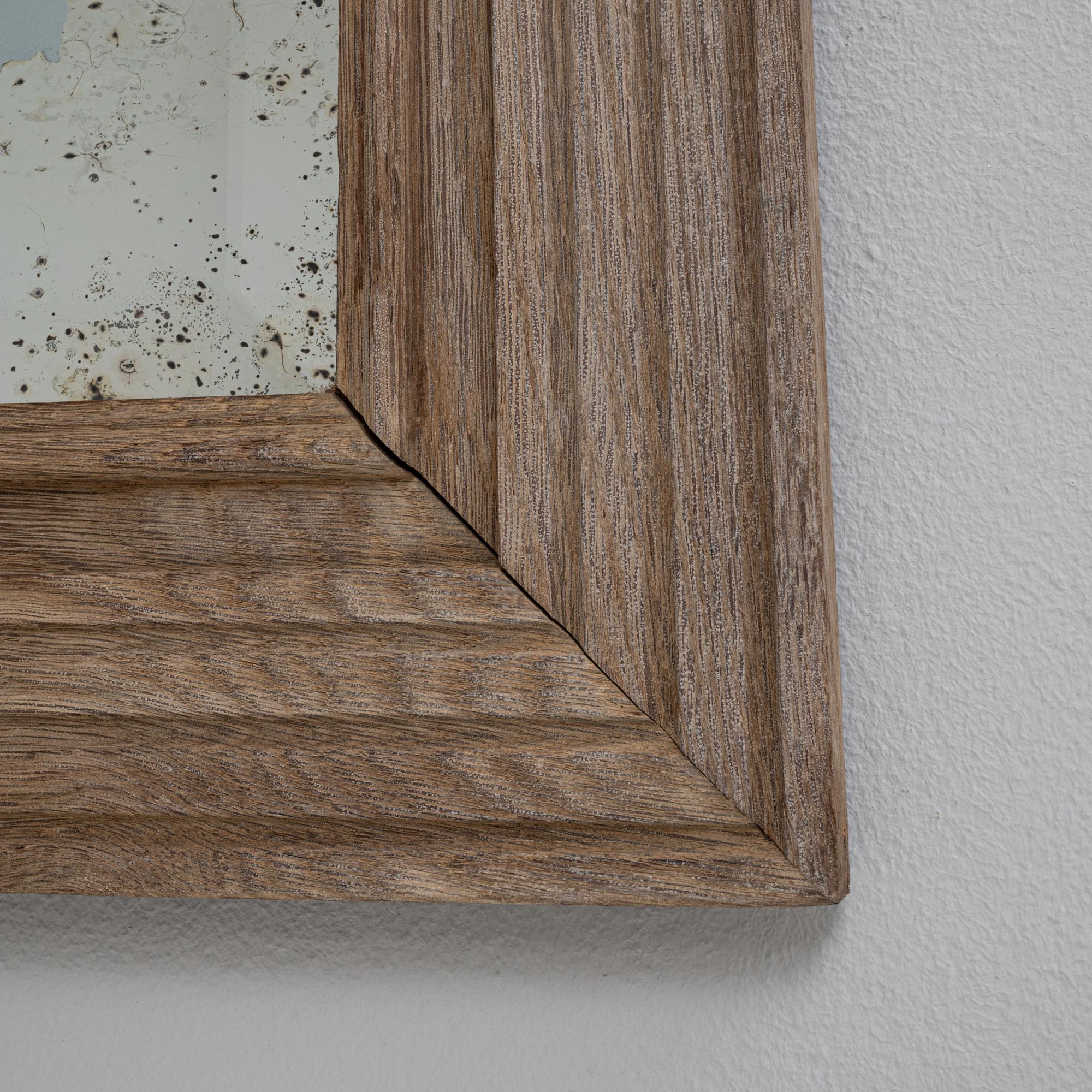 Specchio francese del XIX secolo in Oak con dettagli intagliati In condizioni buone in vendita a High Point, NC