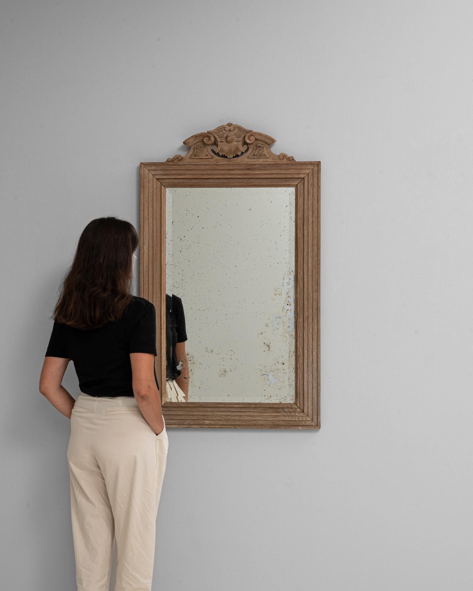 Vetro Specchio francese del XIX secolo in Oak con dettagli intagliati in vendita