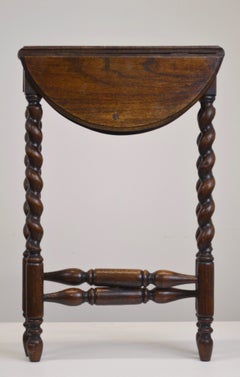 Tavolino francese del XIX secolo in rovere con gambe a spirale