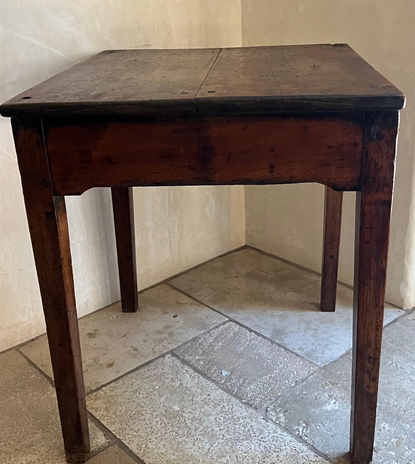 Chêne Table d'appoint en chêne français du XIXe siècle en vente