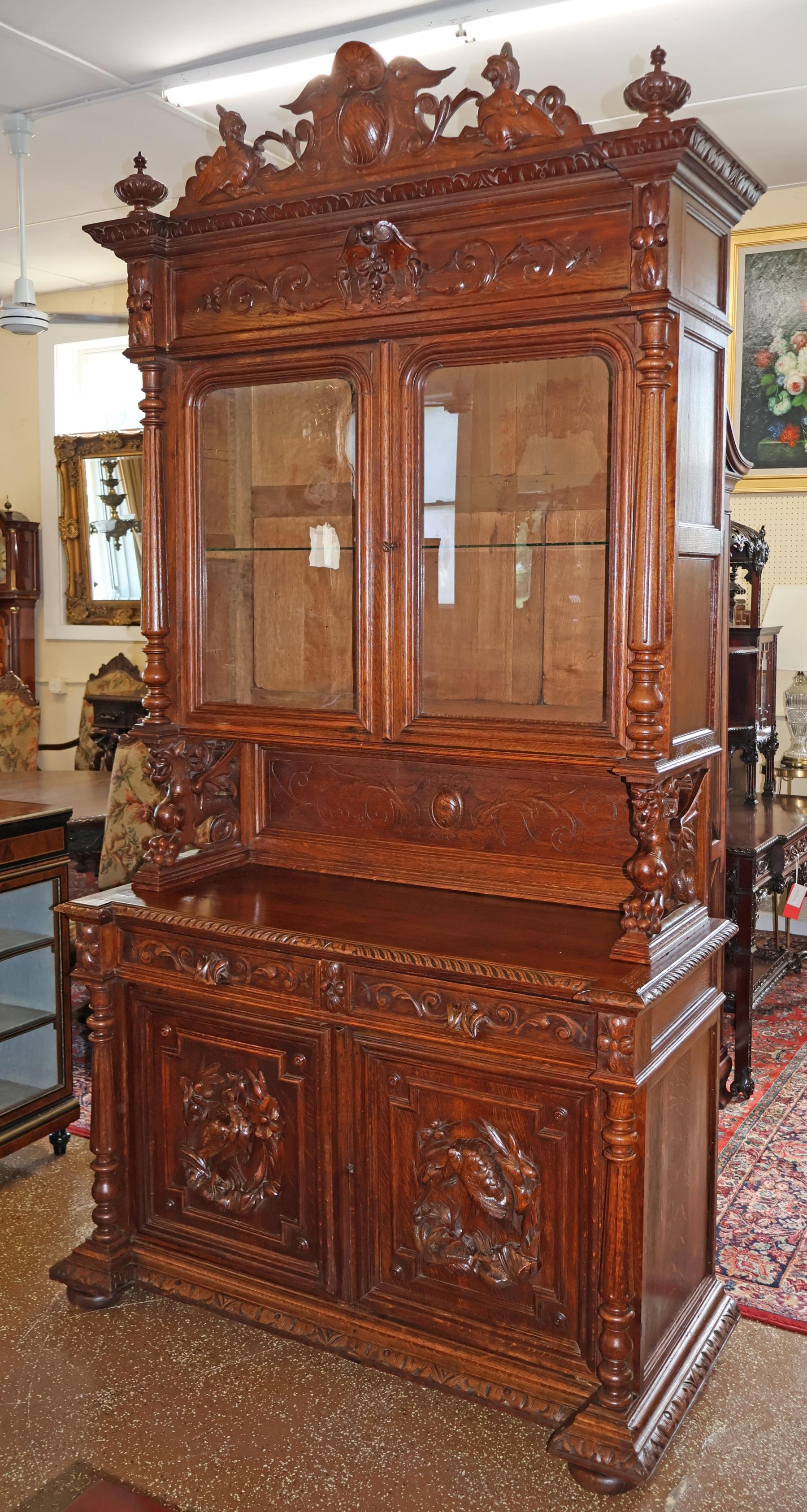 Credenza buffet in rovere francese del XIX secolo in stile rinascimentale Griffin

Dimensioni: altezza 108