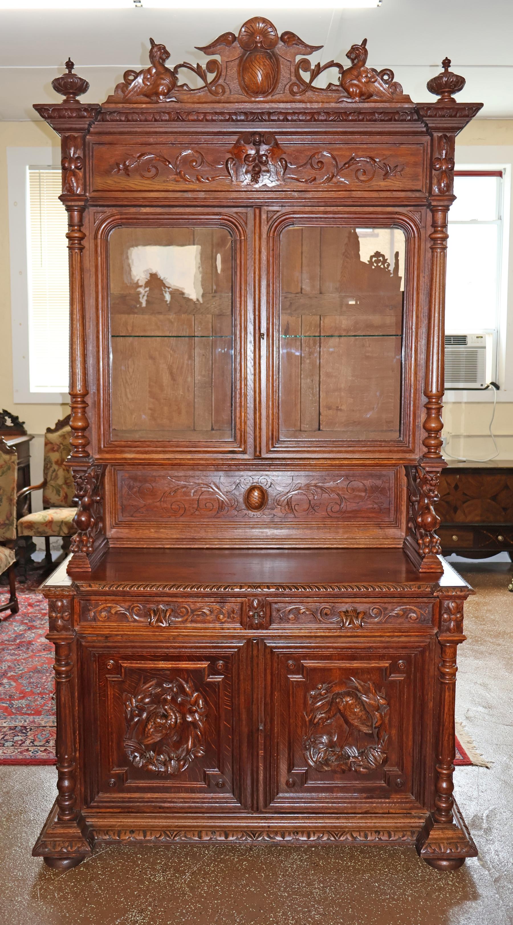 Neorinascimentale Credenza buffet in rovere francese del XIX secolo in stile rinascimentale Griffin in vendita